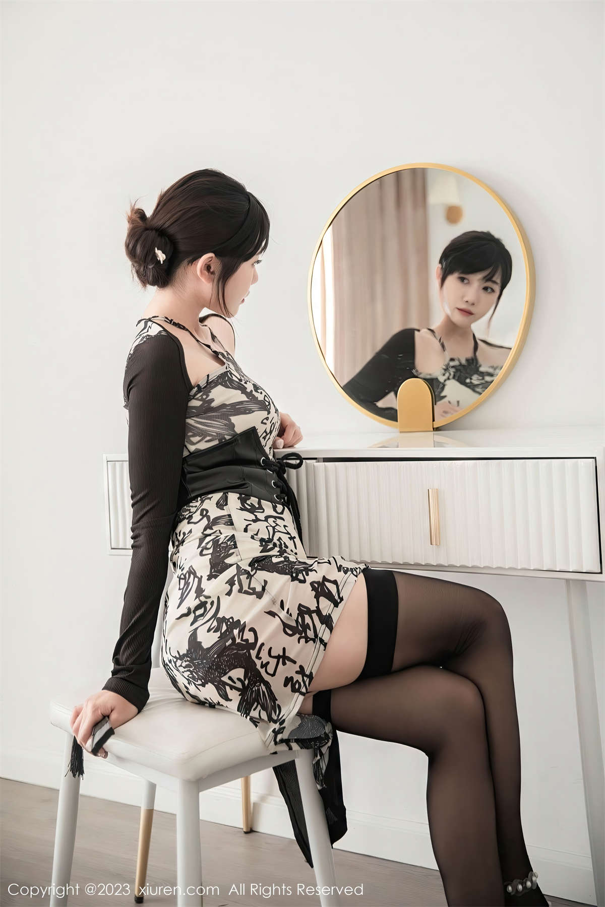 Xiuren秀人网 2023.07.03 No.7015 严利娅-日更街拍