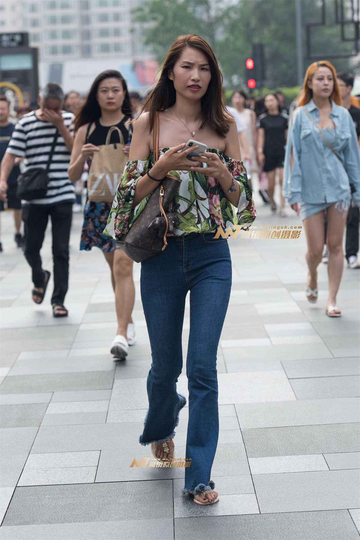 牛仔裤美女-日更街拍