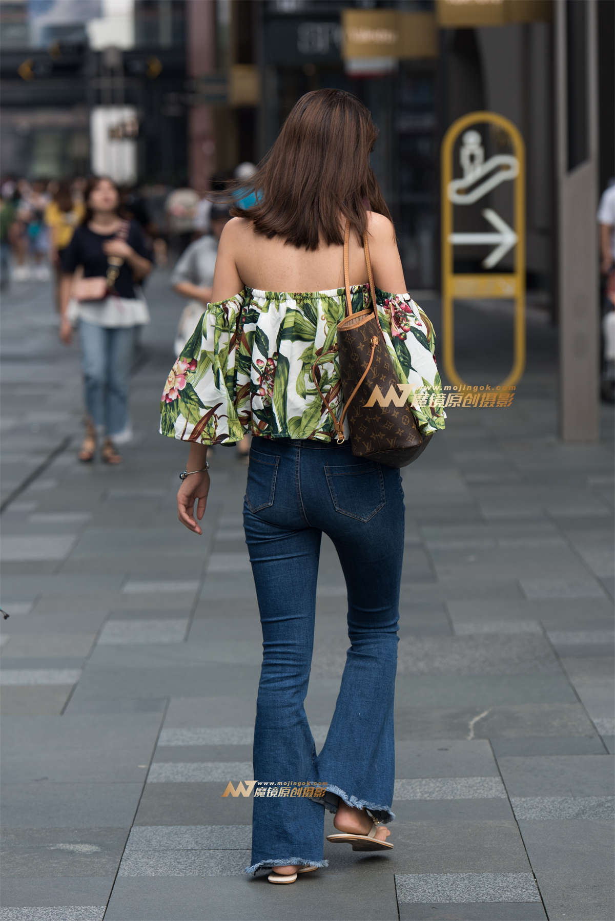 图片[2]-牛仔裤美女-日更街拍