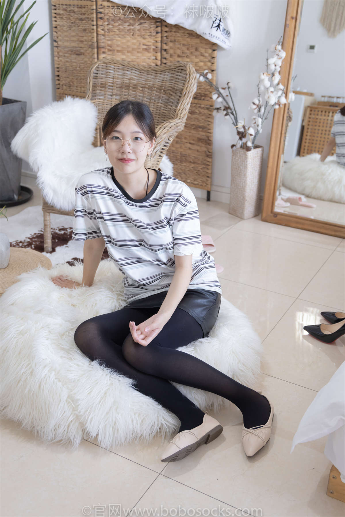 图片[2]-袜啵啵 No.029 小甜豆-平底鞋、厚黑丝、厚肉丝、踩饼干剧…-日更街拍