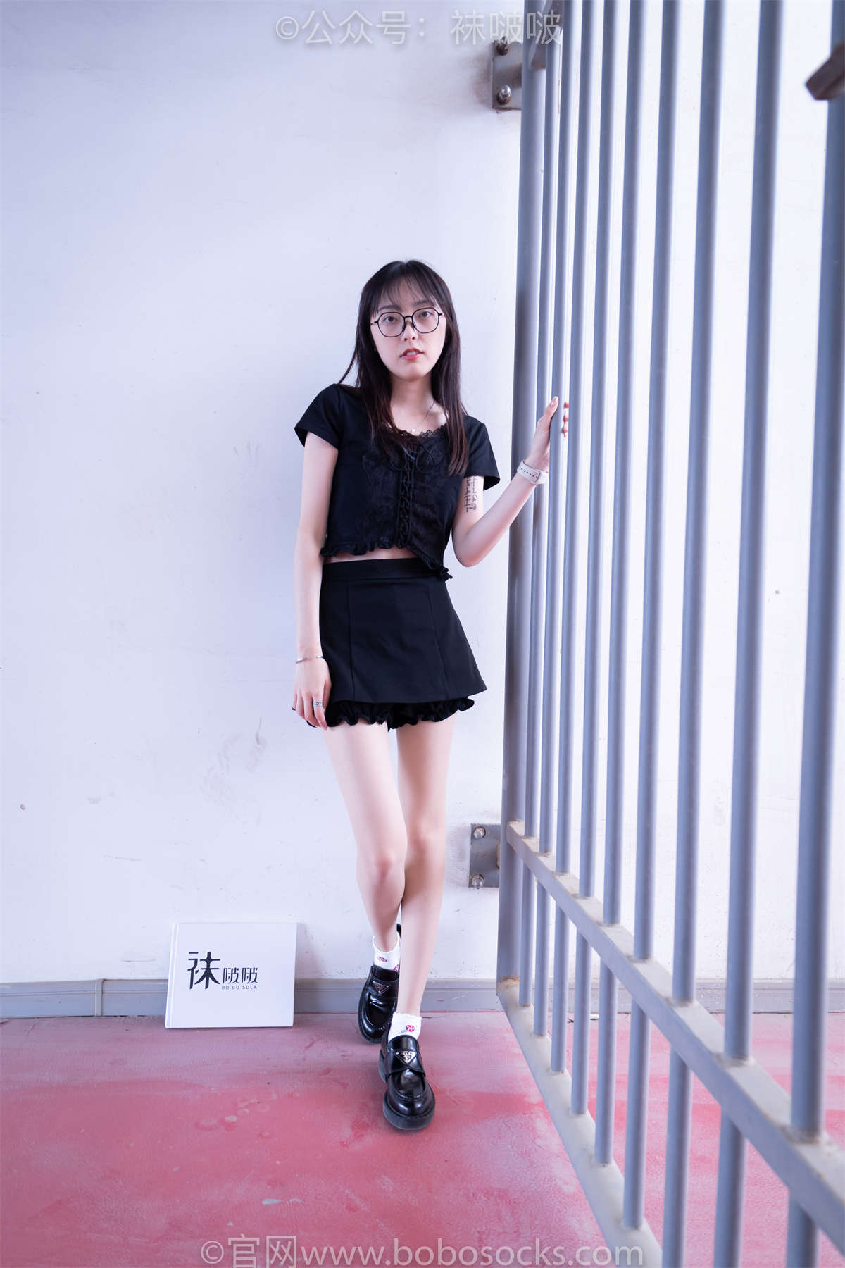 图片[2]-袜啵啵 No.030 稚予- 皮鞋、短白棉袜、肉丝（脚尖加固款）…-日更街拍