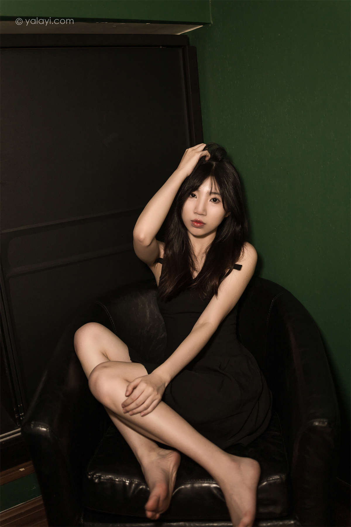 YALAYI雅拉伊2022.08.08 NO.962 看着我的眼睛 小乔-日更街拍