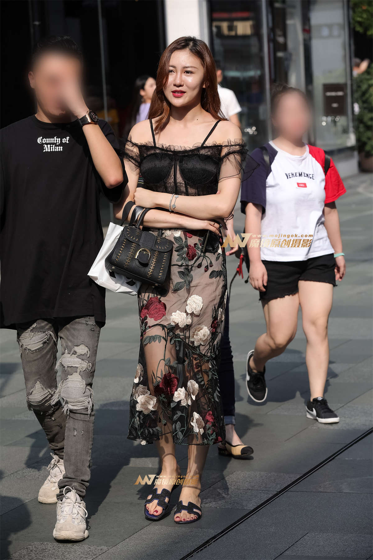 【凯恩赛帖】一身薄纱性感长裙-日更街拍