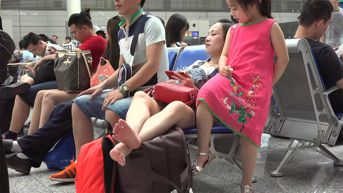 图片[2]-第1次用超过10分钟的镜头来表达对一双精美玉足的喜爱-日更街拍