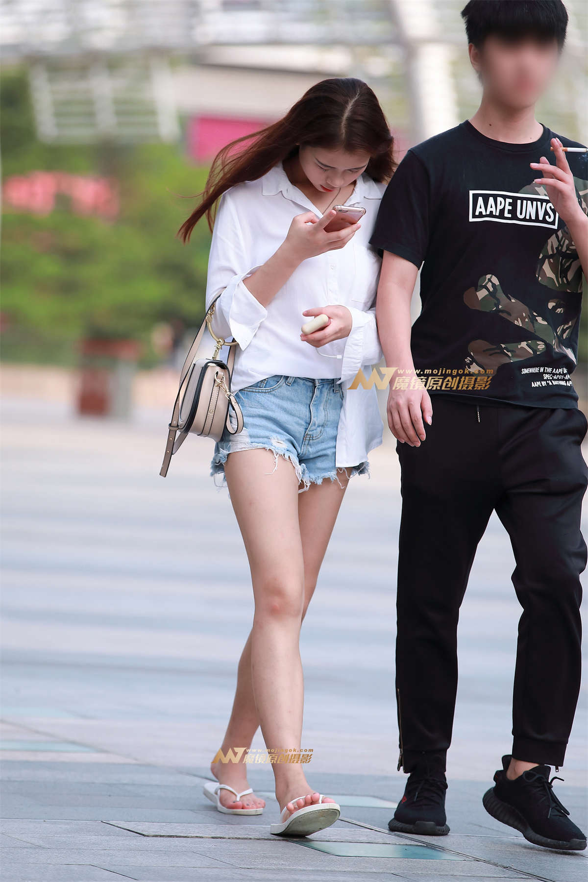 热裤，美腿，拖鞋-日更街拍