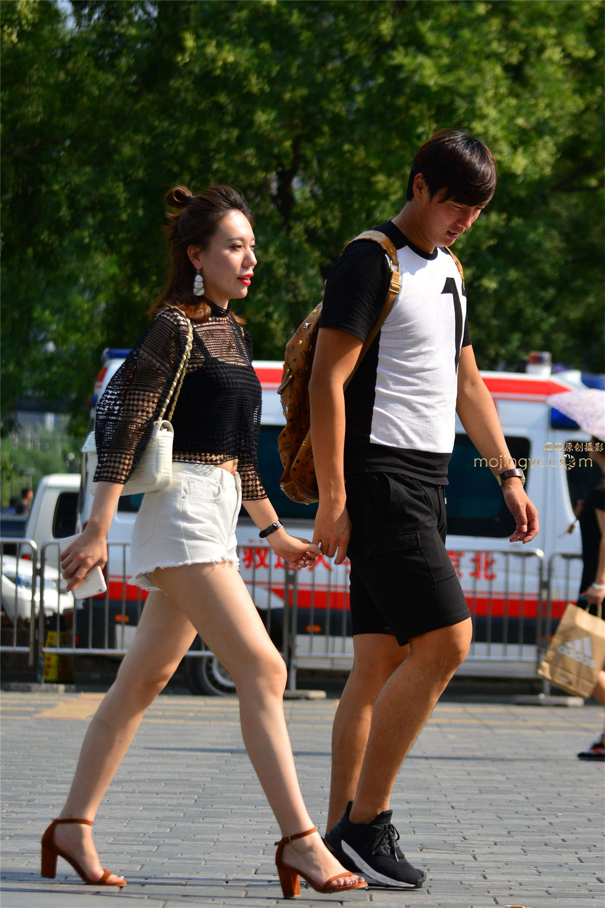街拍：热裤当行季节-日更街拍