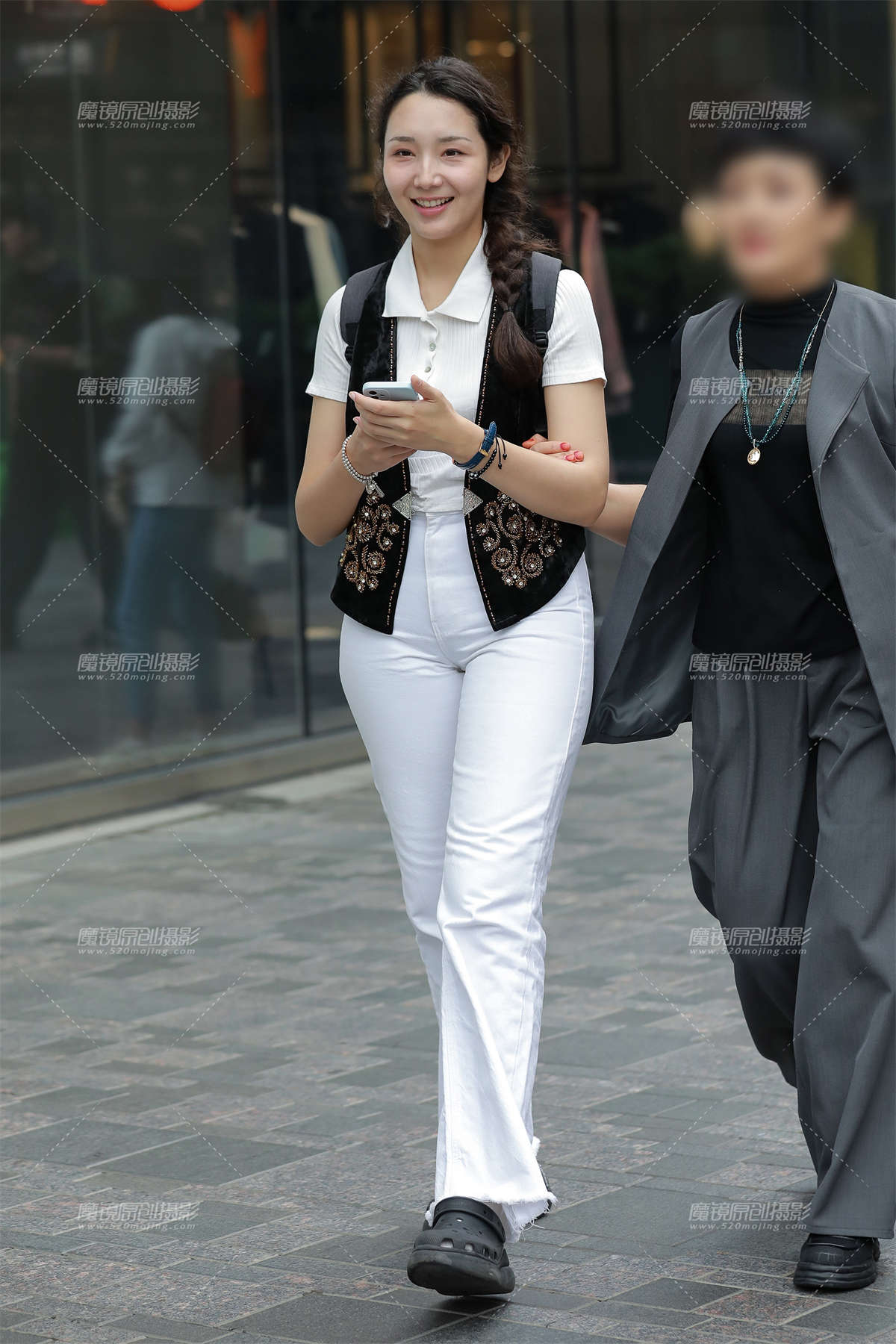 图片[2]-丰润白色紧身裤-日更街拍