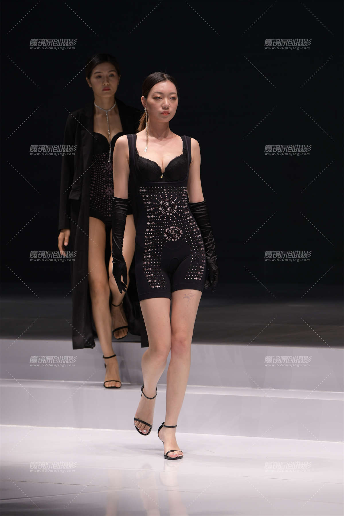 塑身衣展示-日更街拍