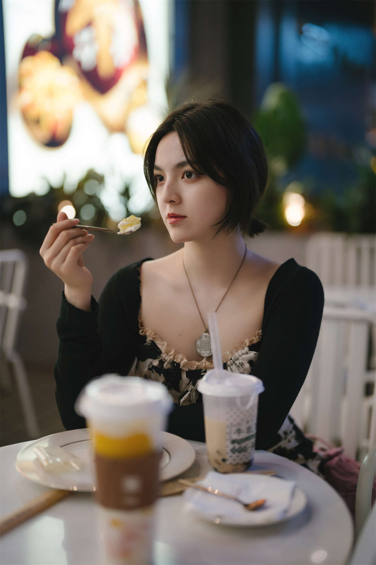 YITUYU艺图语 2023.04.19 1.2大光圈下纯自然拍摄的夜景人像 dudu插图1