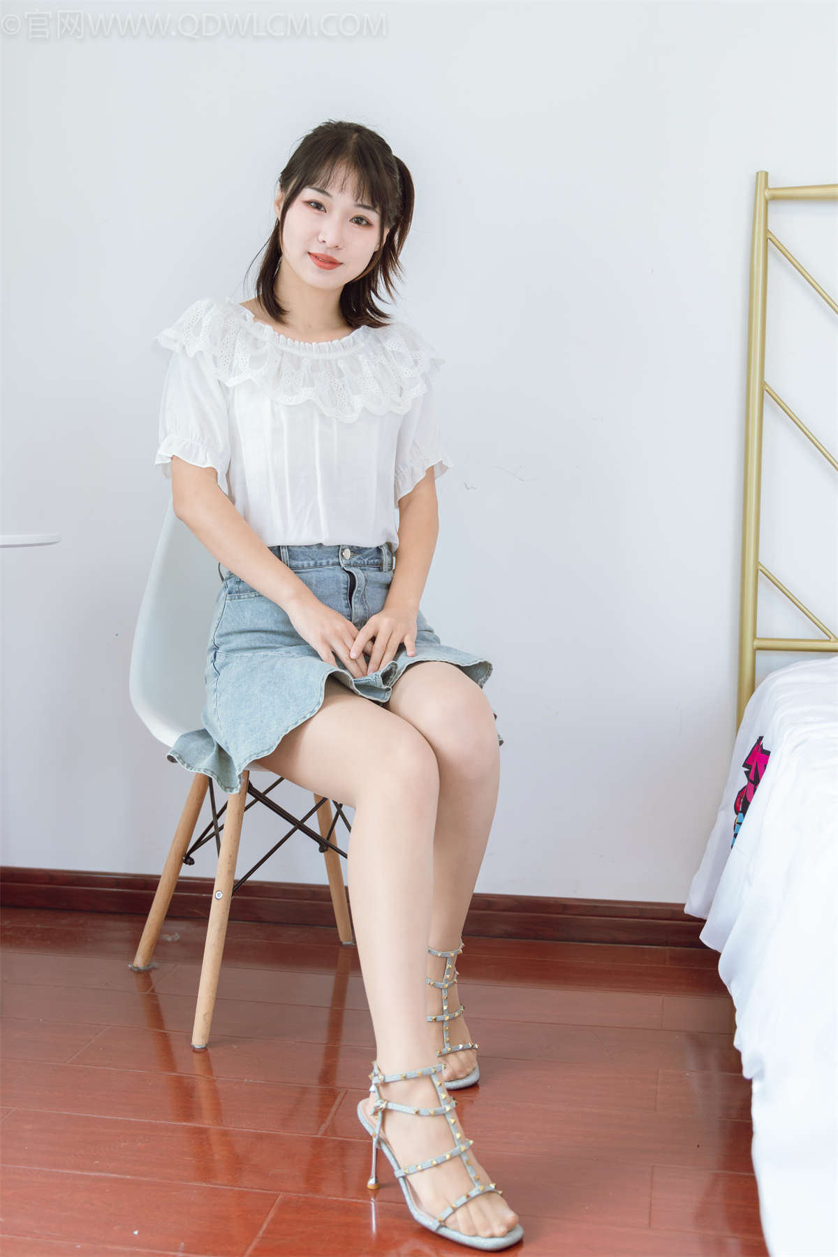 物恋传媒 NO.1041 月心-纯洁的心-日更街拍