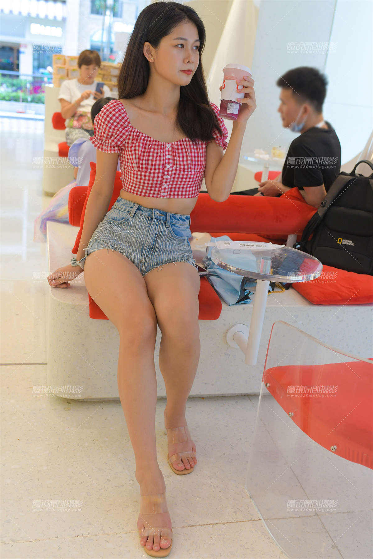 牛仔热裤女孩-日更街拍