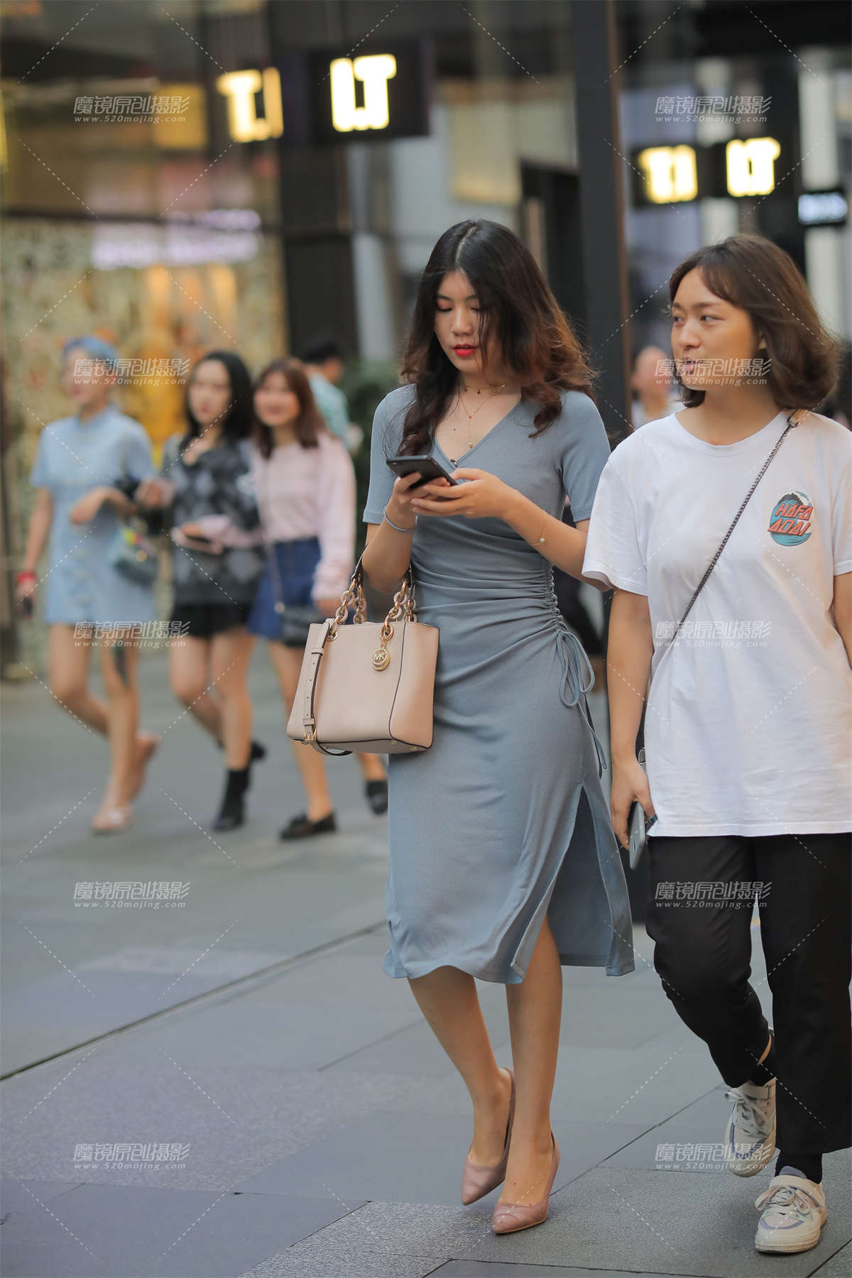 长裙美妇-日更街拍