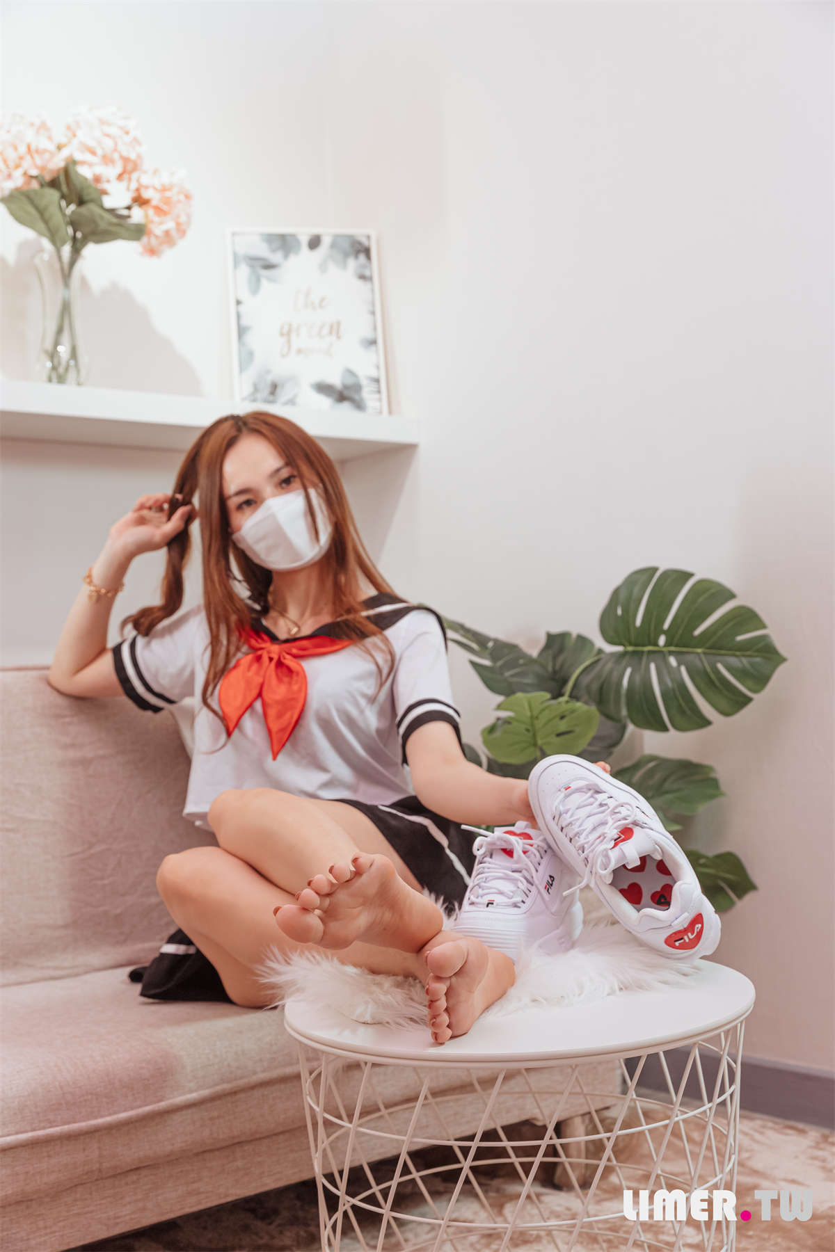 图片[2]-Limerence原创 No.69 Cherry 哥哥下课突然检查 没洗脚就挠痒惩罚-日更街拍