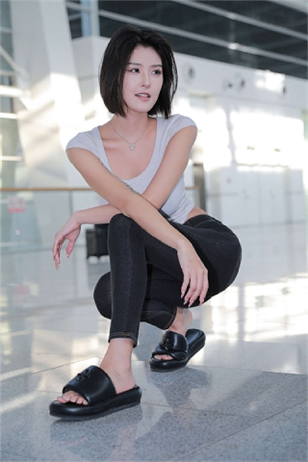 图片[2]-黑色牛仔裤大模-日更街拍