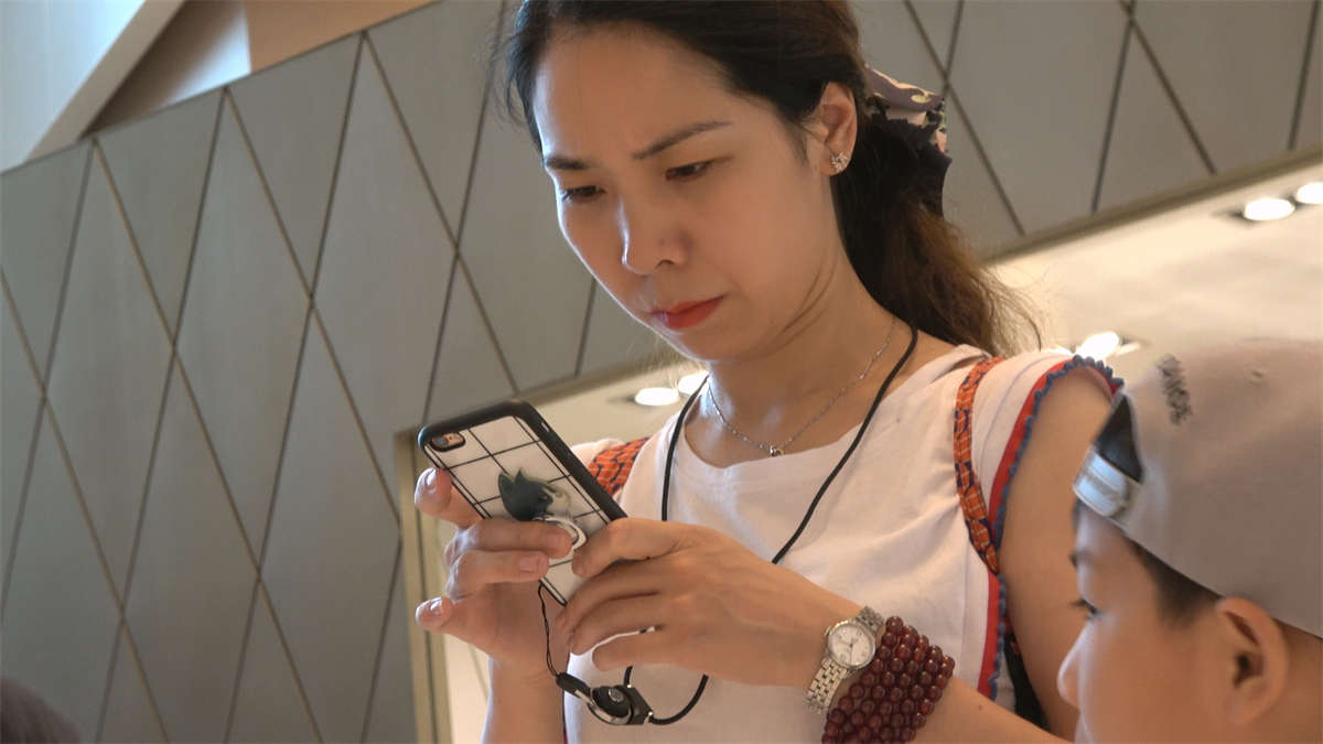 精致玉足成熟美妇-日更街拍