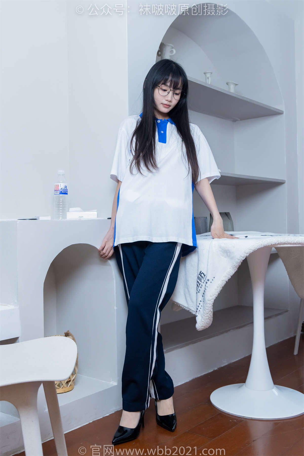 袜啵啵 No.471 甜甜圈-高跟鞋、黑丝（脚尖微加固款）、短肉丝（脚尖加固款）、裸足、校服裤里丝 花絮版-日更街拍