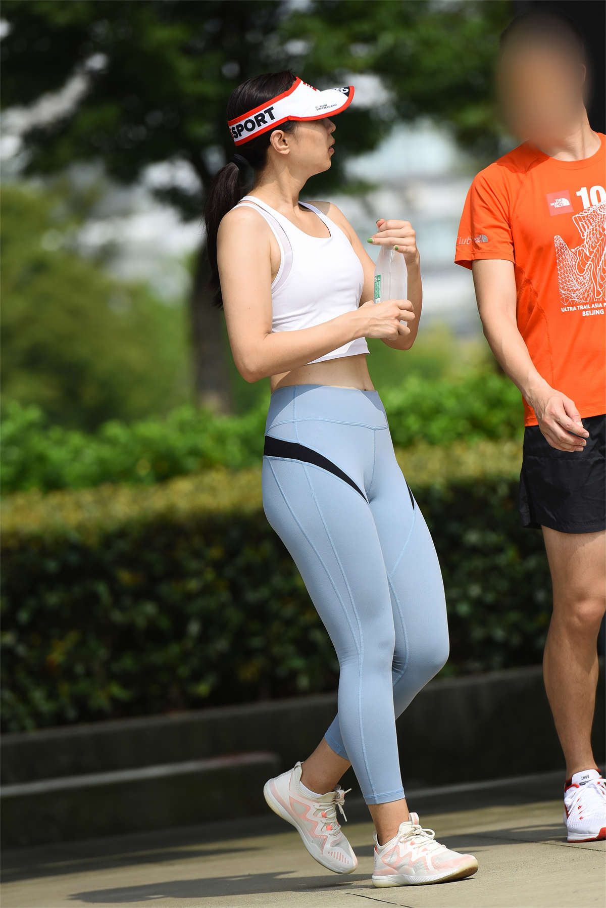 图片[2]-【咔喳赛贴】烈日下的热汗女子-日更街拍