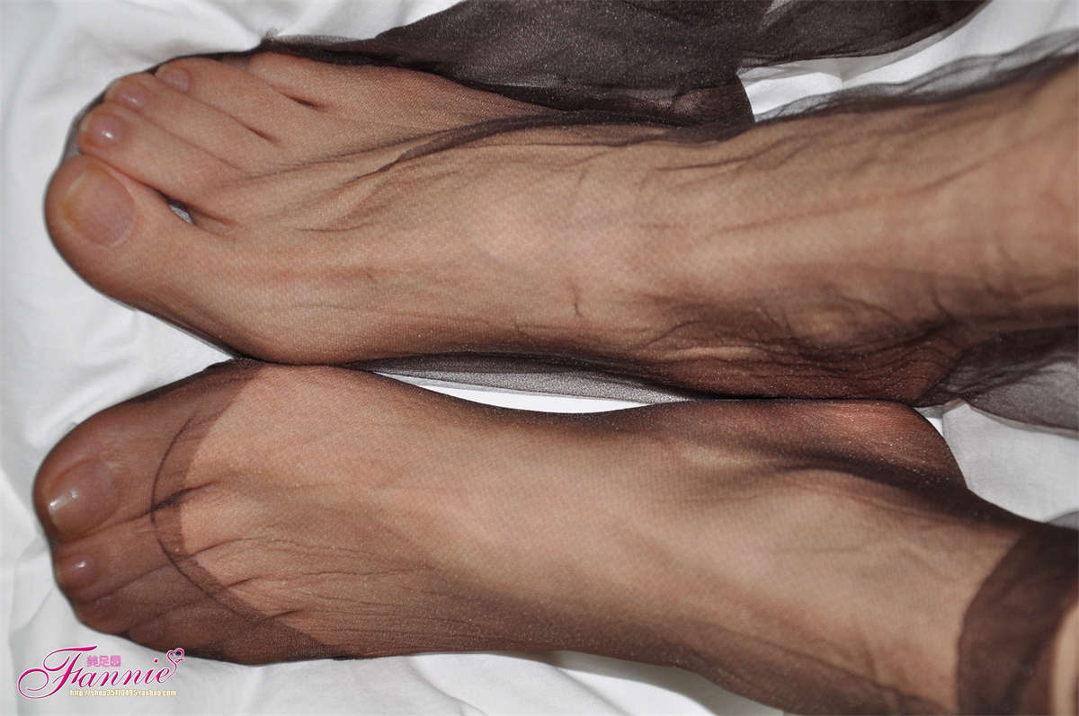 Fannie芬妮美足园NO.850 黑丝特写-日更街拍