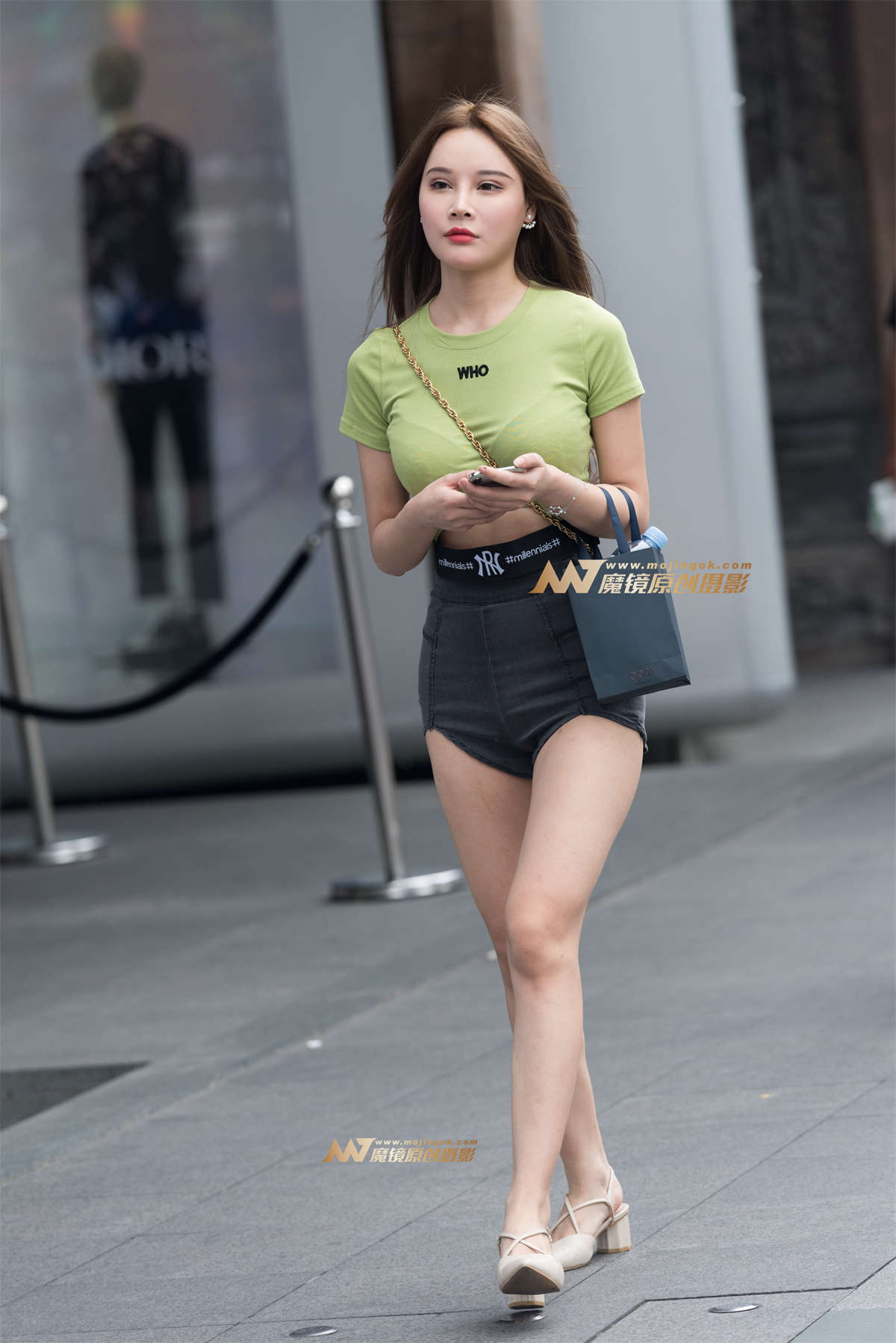 偶遇热裤美女-日更街拍