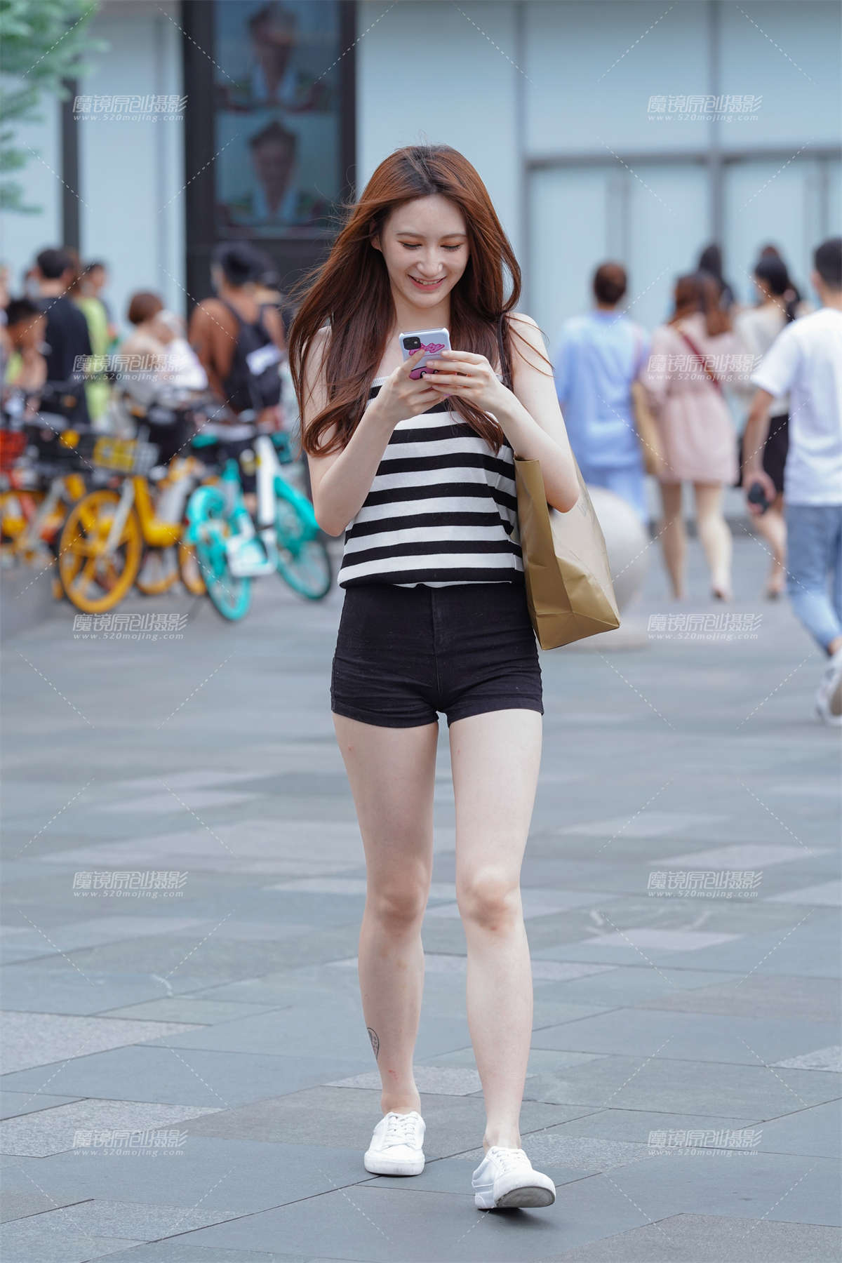 长腿美眉 好白啊-日更街拍