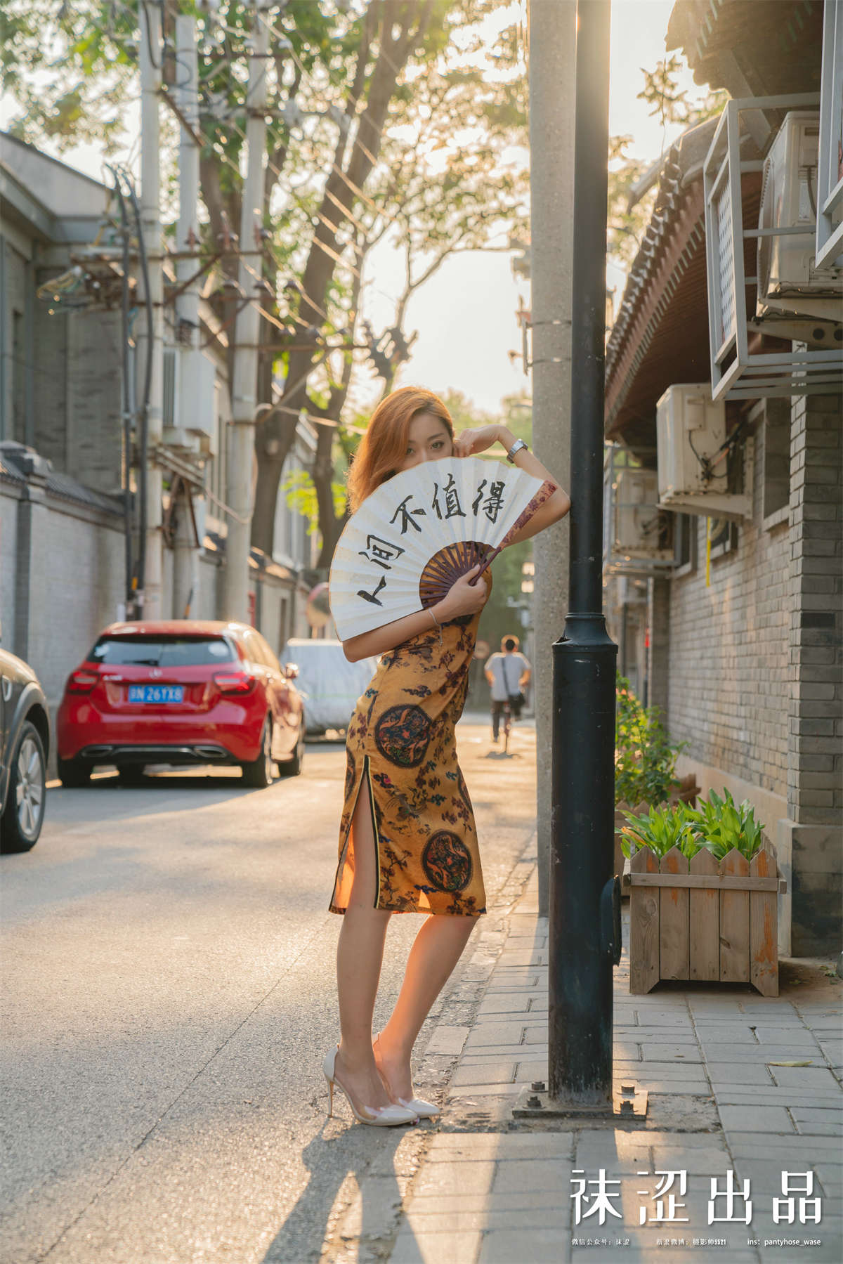 图片[2]-袜涩写真 VOL.074 刘哈哈-黄袍-日更街拍