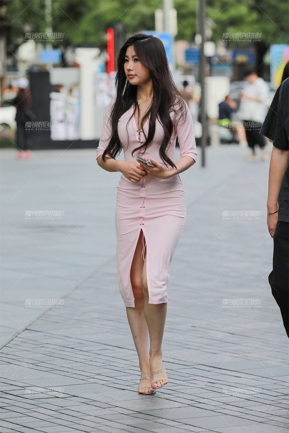 图片[2]-粉色包臀裙女友-日更街拍