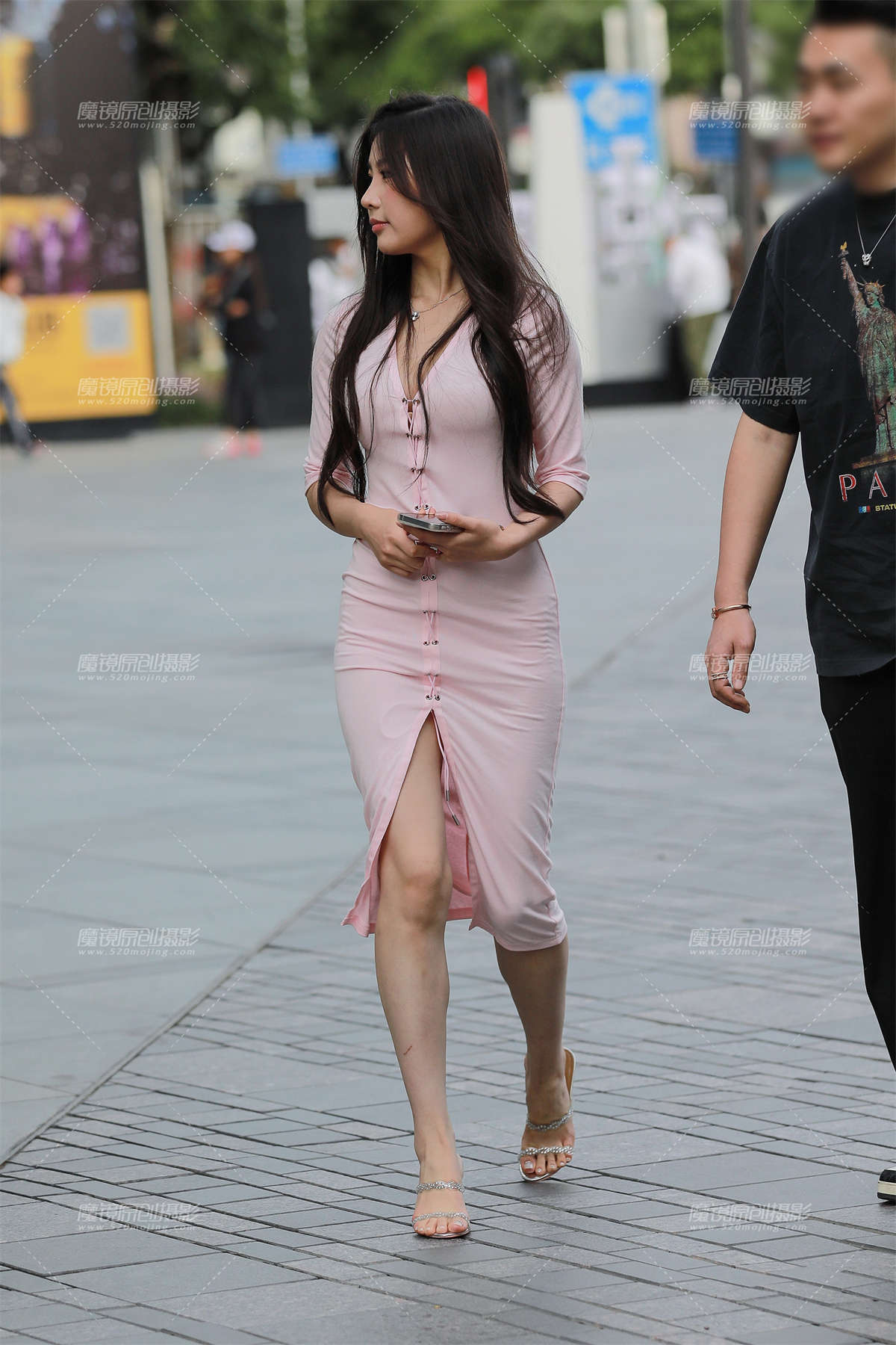 粉色包臀裙女友-日更街拍