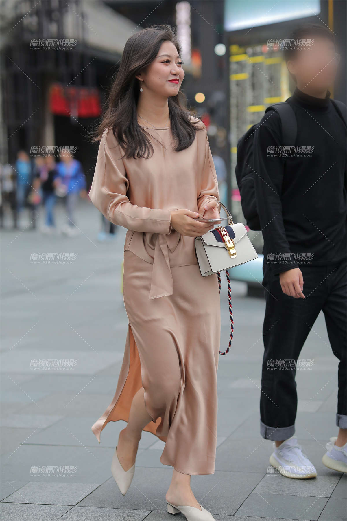 【凯恩赛贴】笑容清纯可人 曼妙很动人-日更街拍