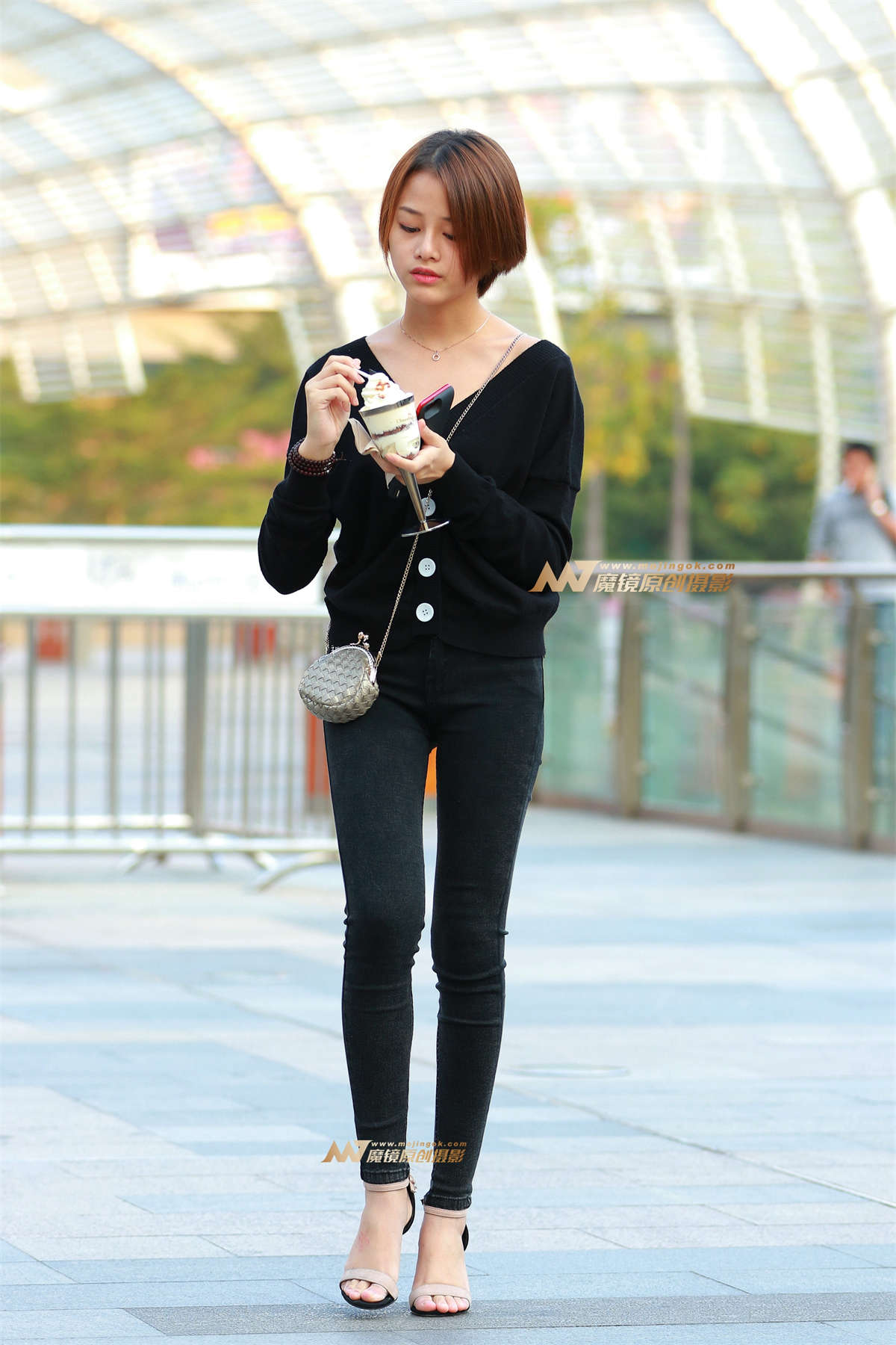 细高跟 紧牛美腿 美眉-日更街拍