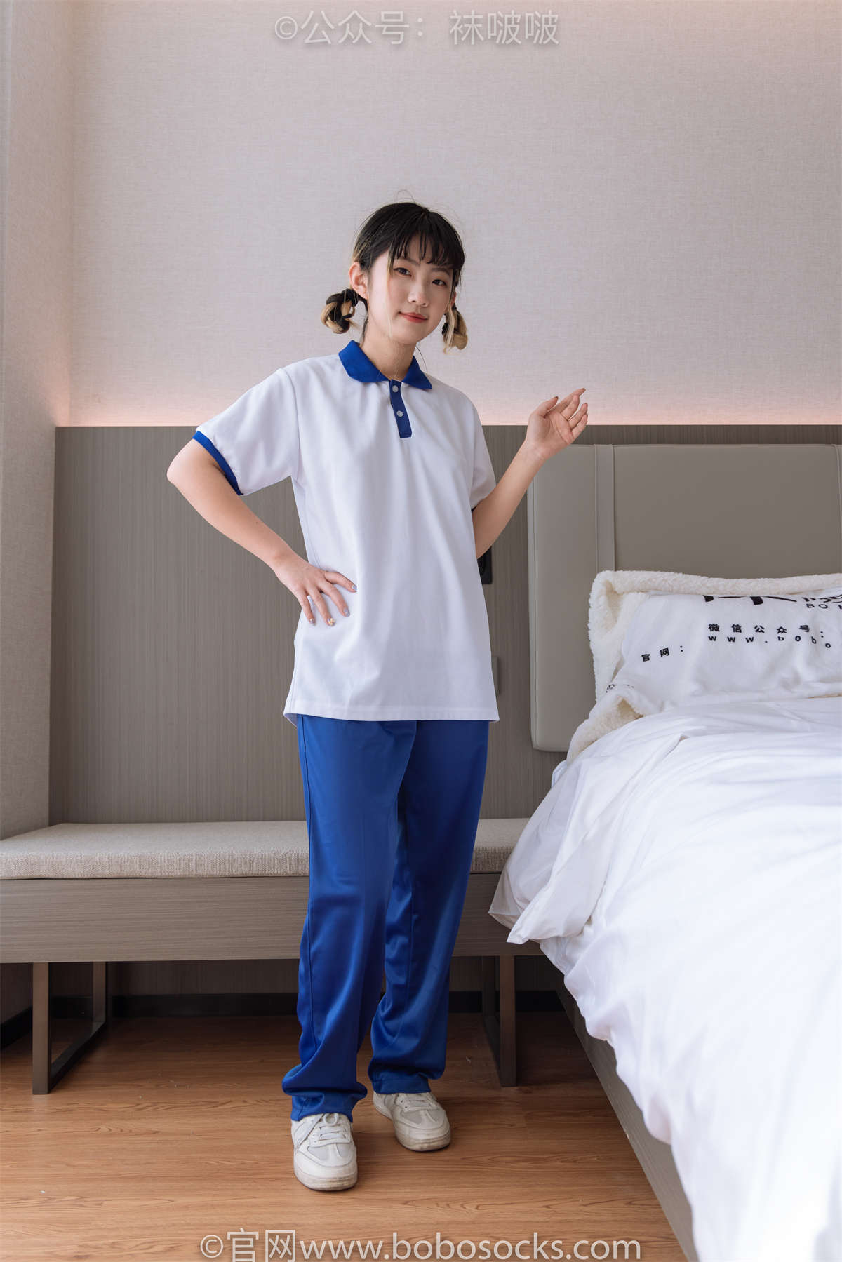 袜啵啵 No.042 砂糖-校服、板鞋、白棉袜、油亮白丝（脚尖…-日更街拍