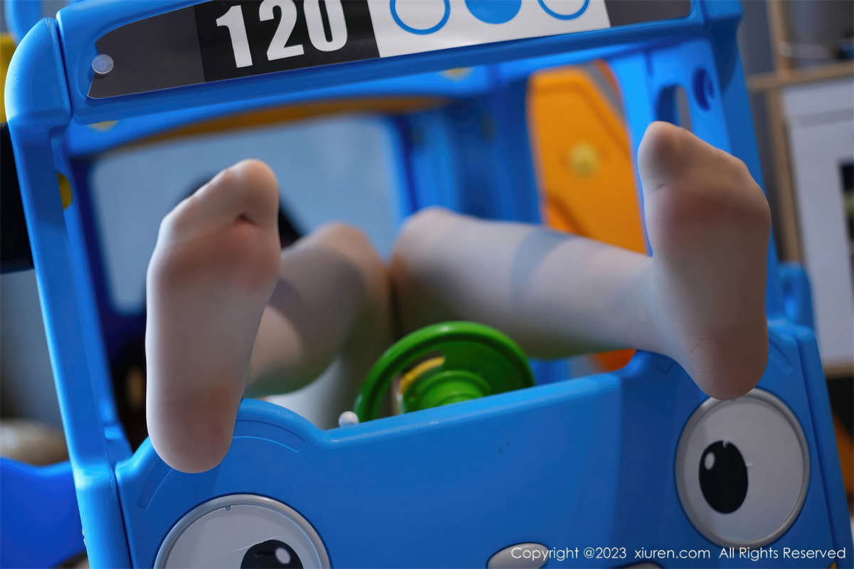 图片[2]-Xiuren秀人网 2023.10.13 No.7505 王雨纯-日更街拍