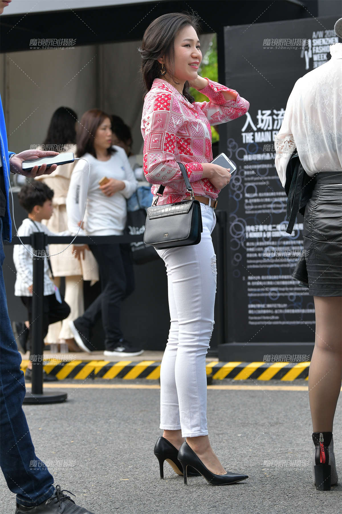 紧致白裤高跟__-日更街拍