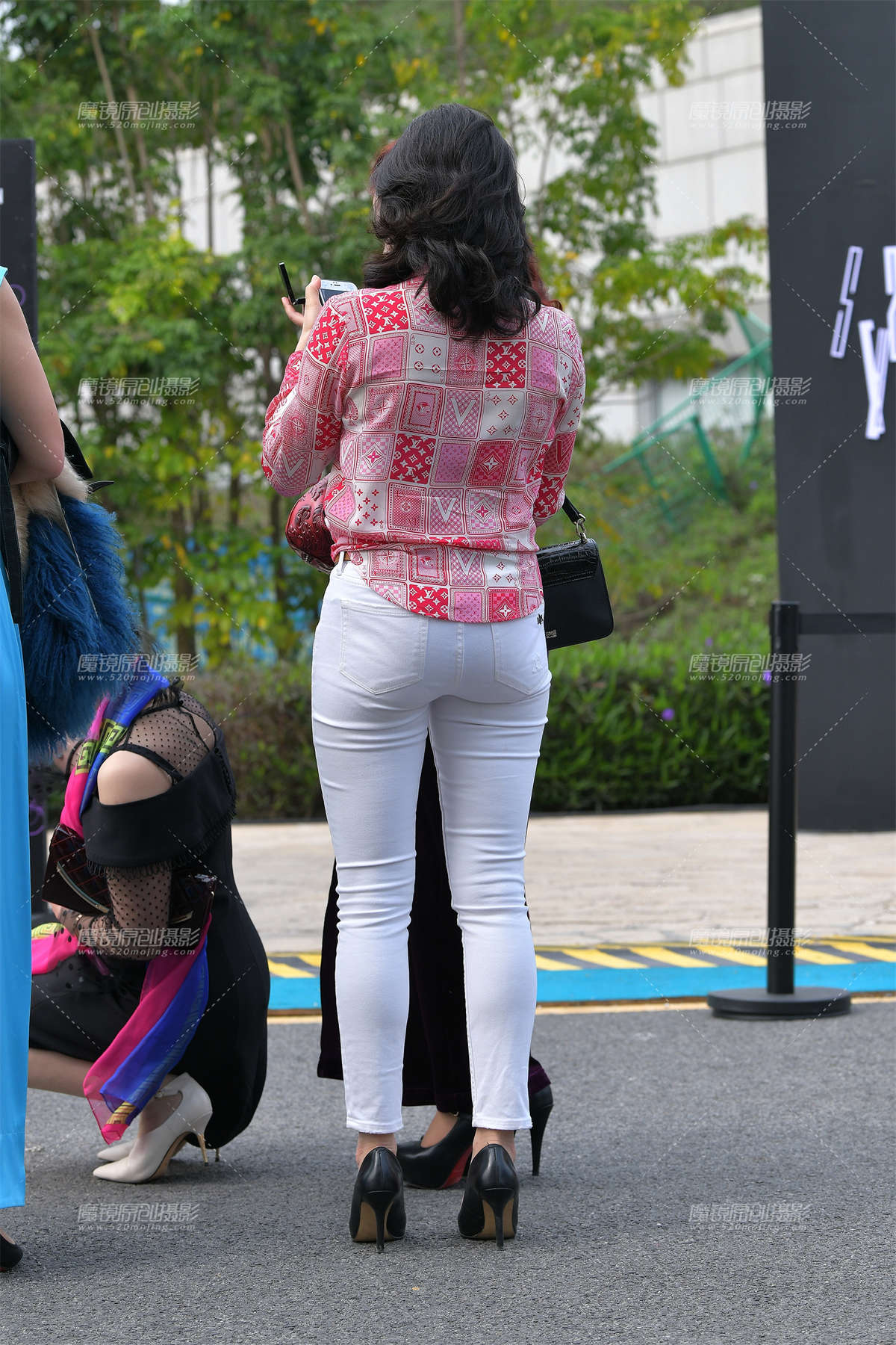 图片[2]-紧致白裤高跟__-日更街拍