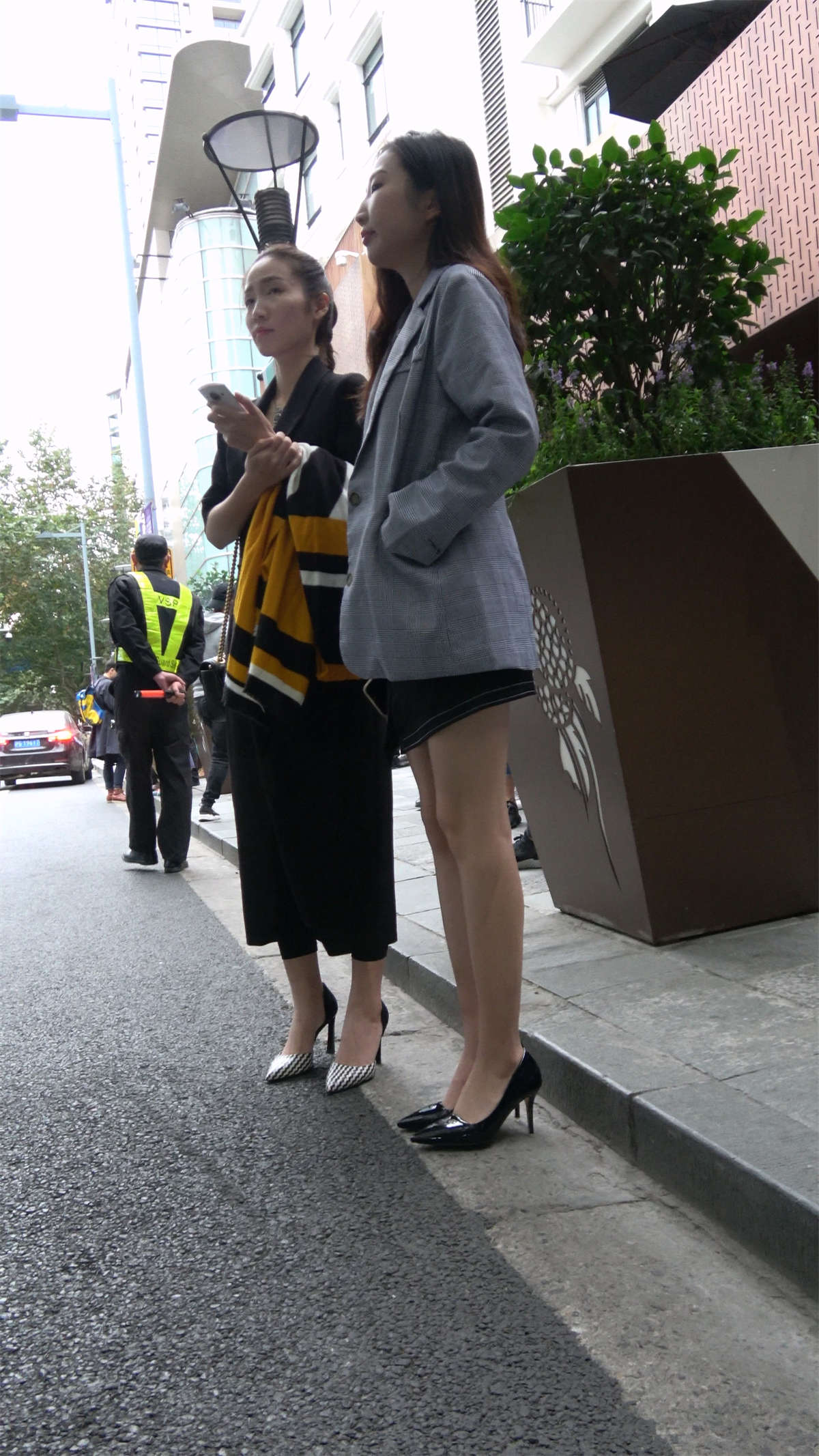 修直大长腿高跟美女-日更街拍