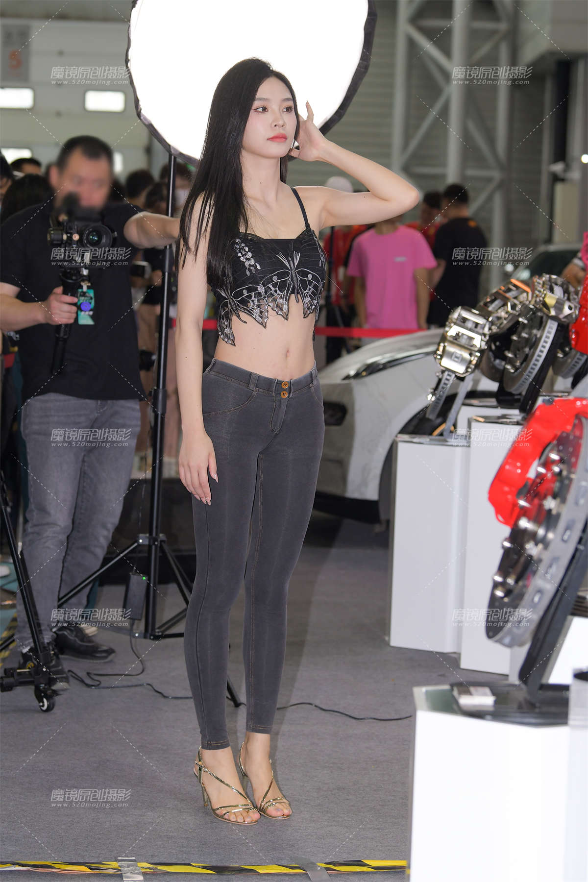 图片[2]-黑色紧牛美女-日更街拍