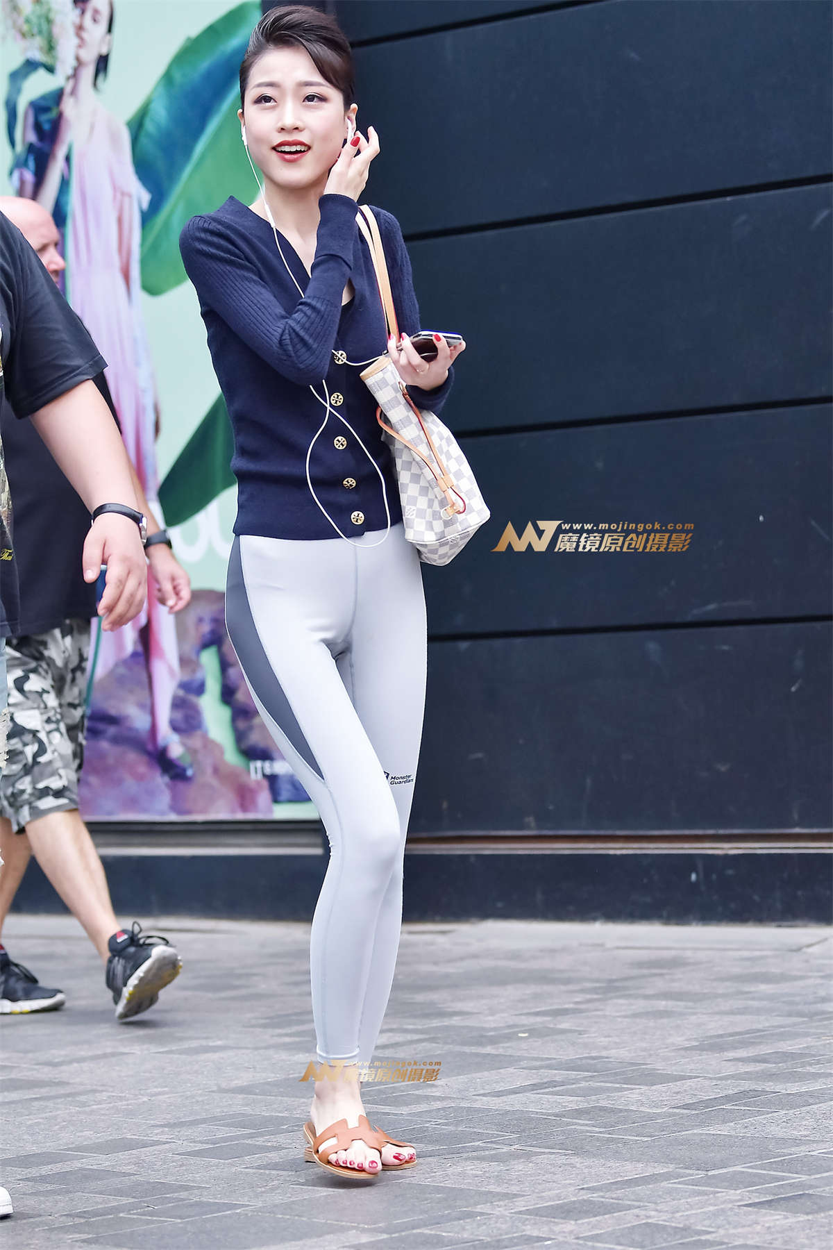 左手倒影原创帖：美女颜值高、身材好，美女一枚-日更街拍