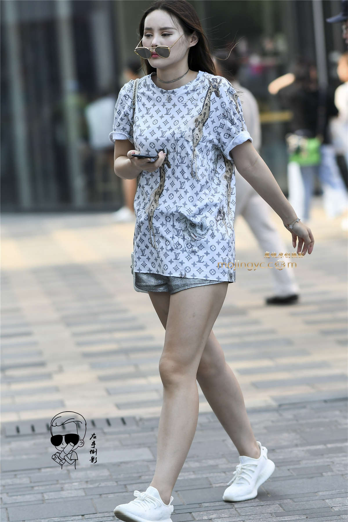 热裤美臀太火辣-日更街拍