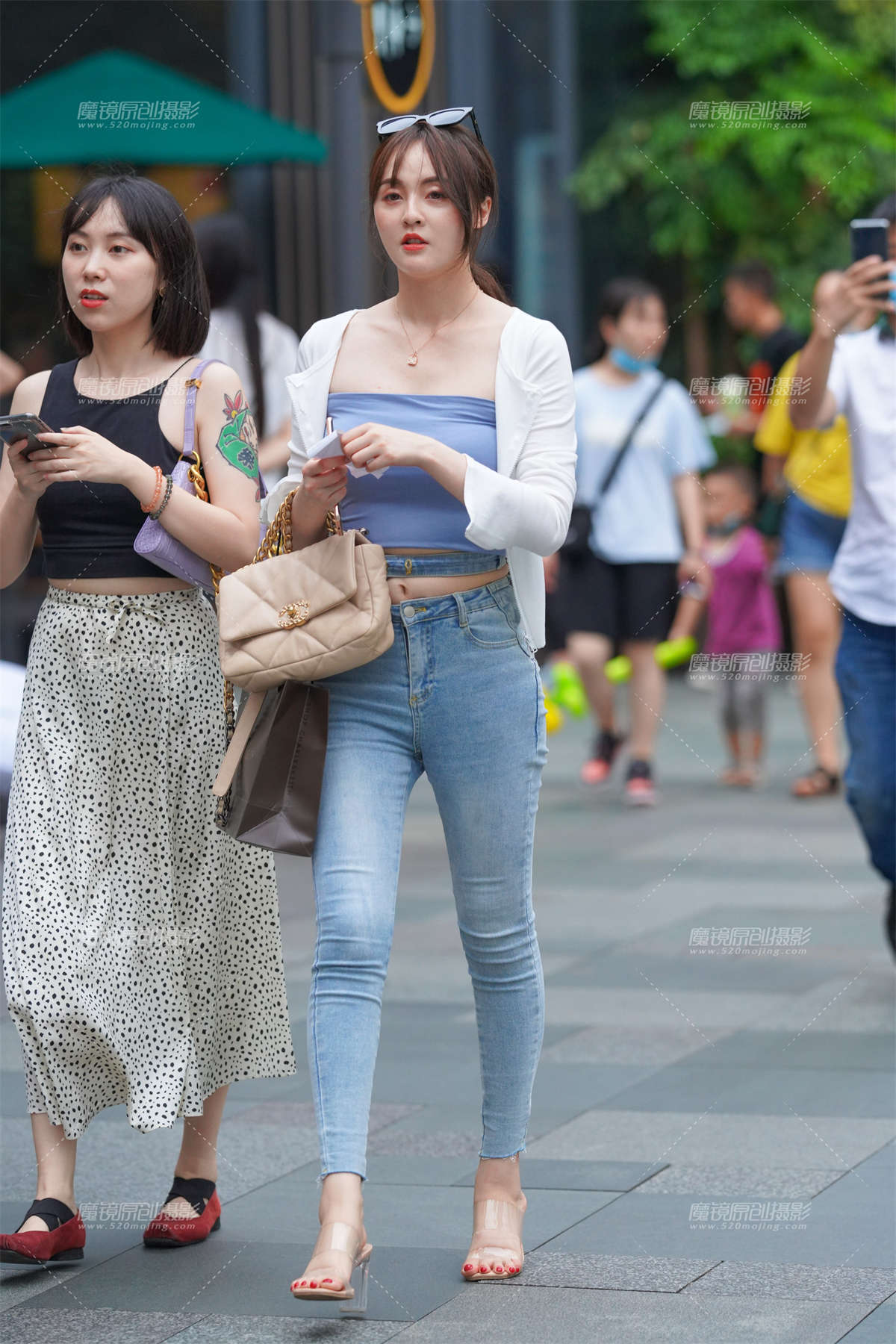 紧牛美眉-日更街拍