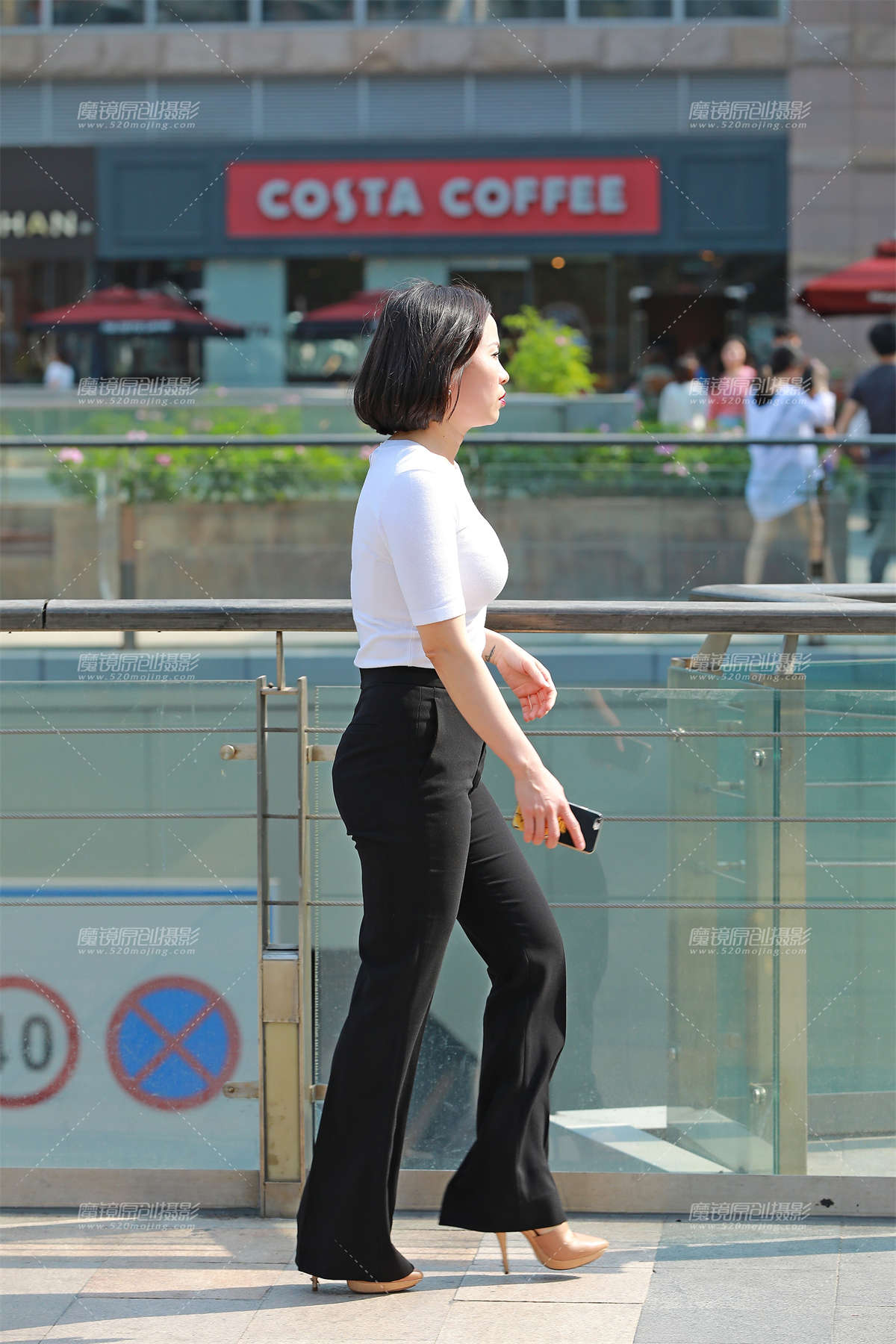 图片[2]-紧致迷人，前凸后翘的__-日更街拍