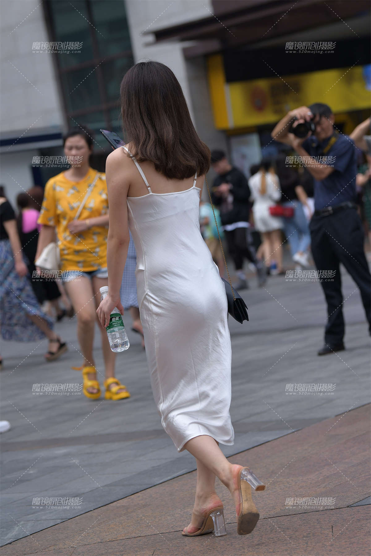 图片[2]-【视觉冲击赛贴】性感的吊带裙__-日更街拍