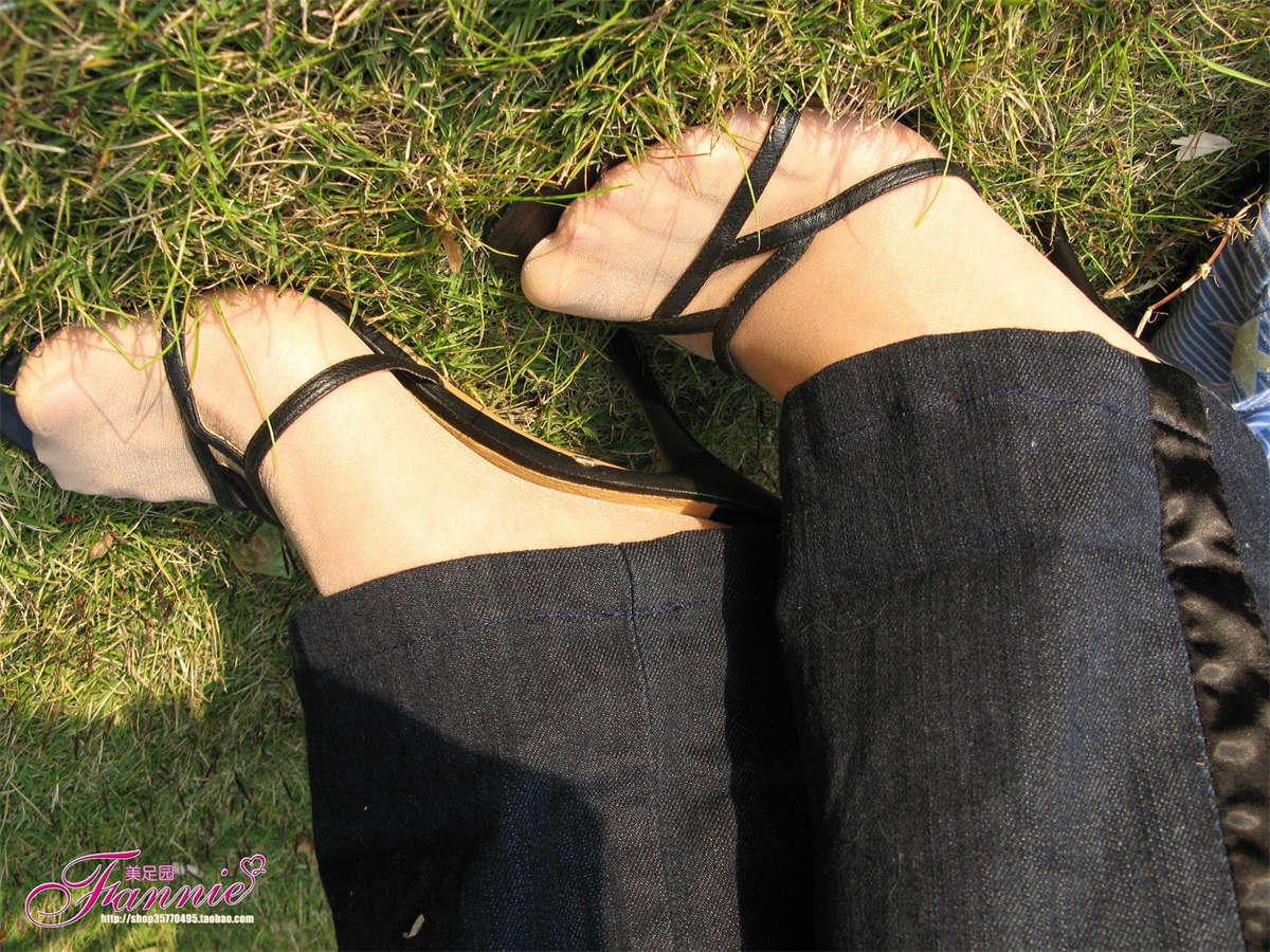 图片[2]-Fannie芬妮美足园NO.227 冬日暖阳丝足（5）-日更街拍