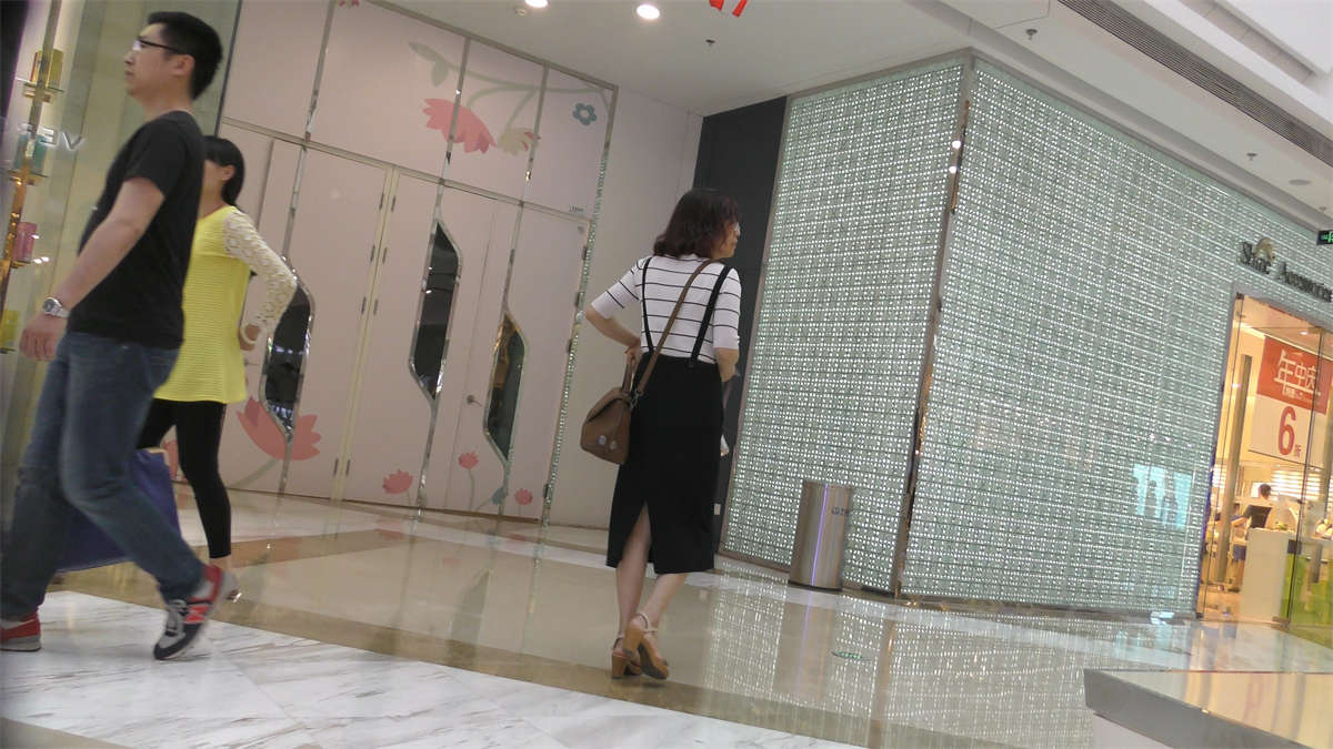 温婉少F的脚丫嫩的出水极度的诱惑-日更街拍
