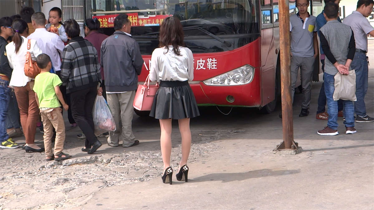 图片[2]-绝对诱惑的美丽高跟-日更街拍