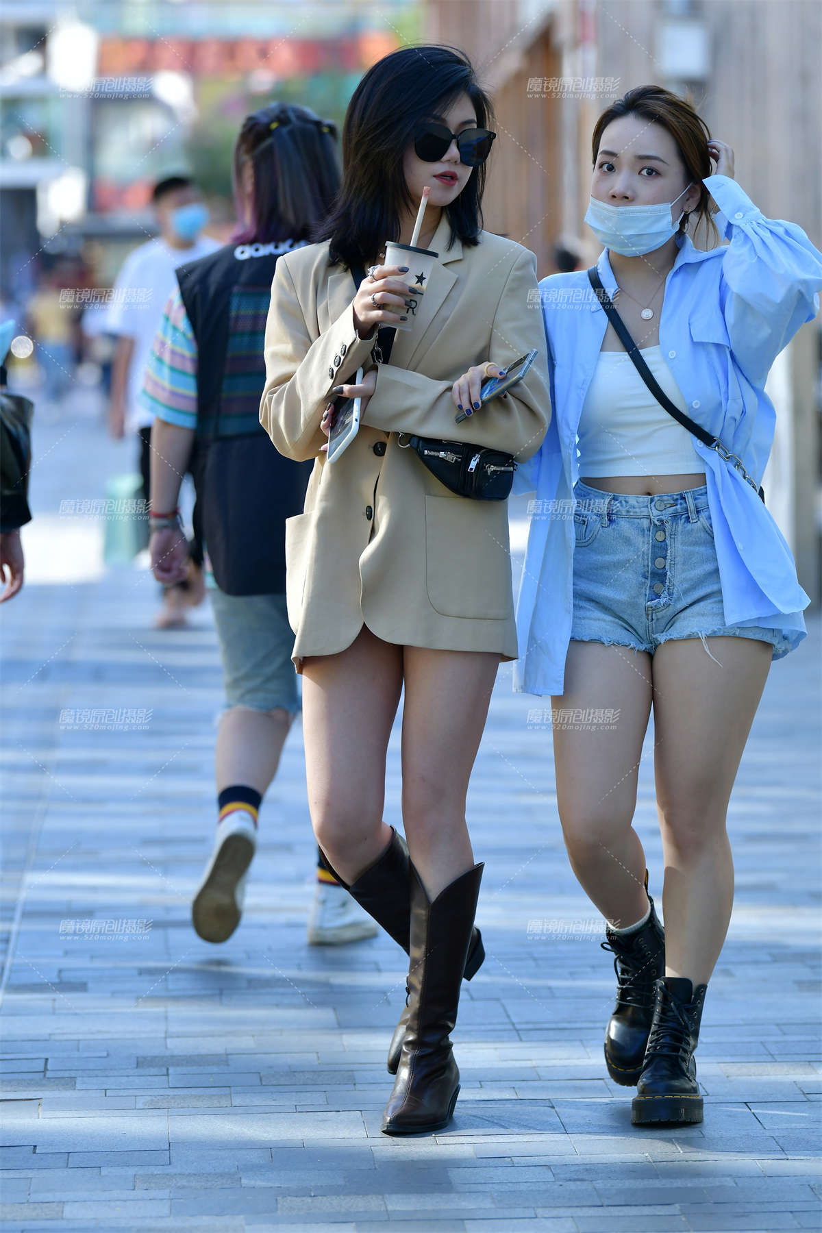 ★白皙酷酷热裤美女-日更街拍