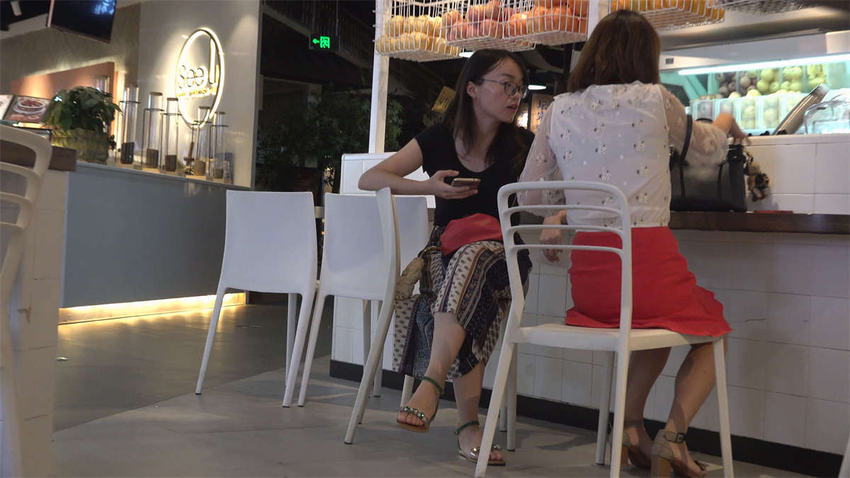 图片[2]-白嫩美足美女-日更街拍