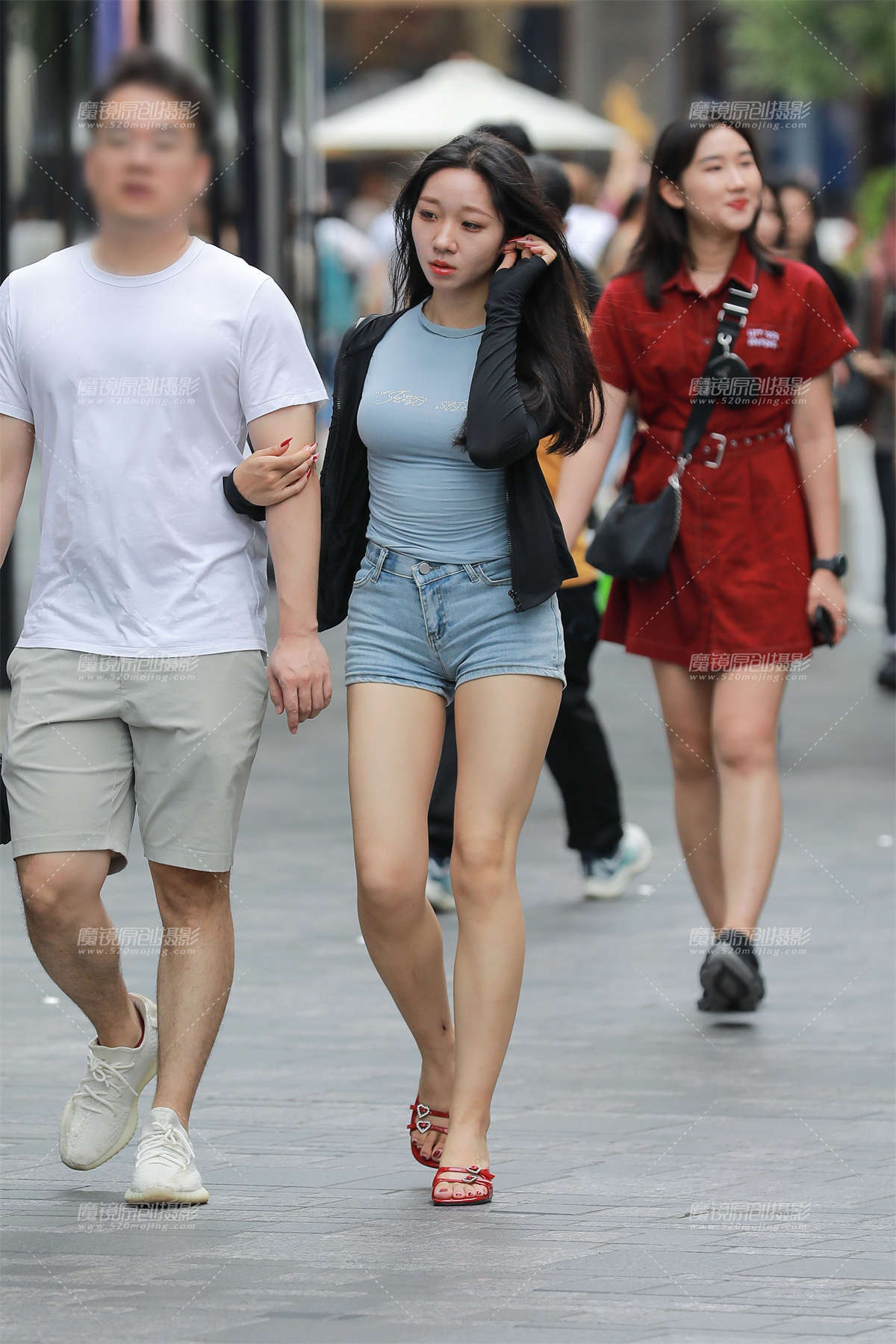 图片[2]-蓝色牛仔热裤女友-日更街拍