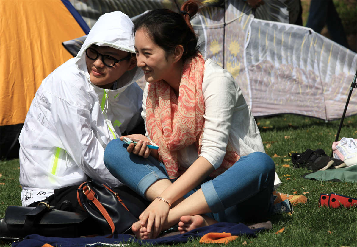 图片[2]-踏青公园街拍系列No.1449 喜欢看少女无瑕嫩足的，这个就是了-日更街拍