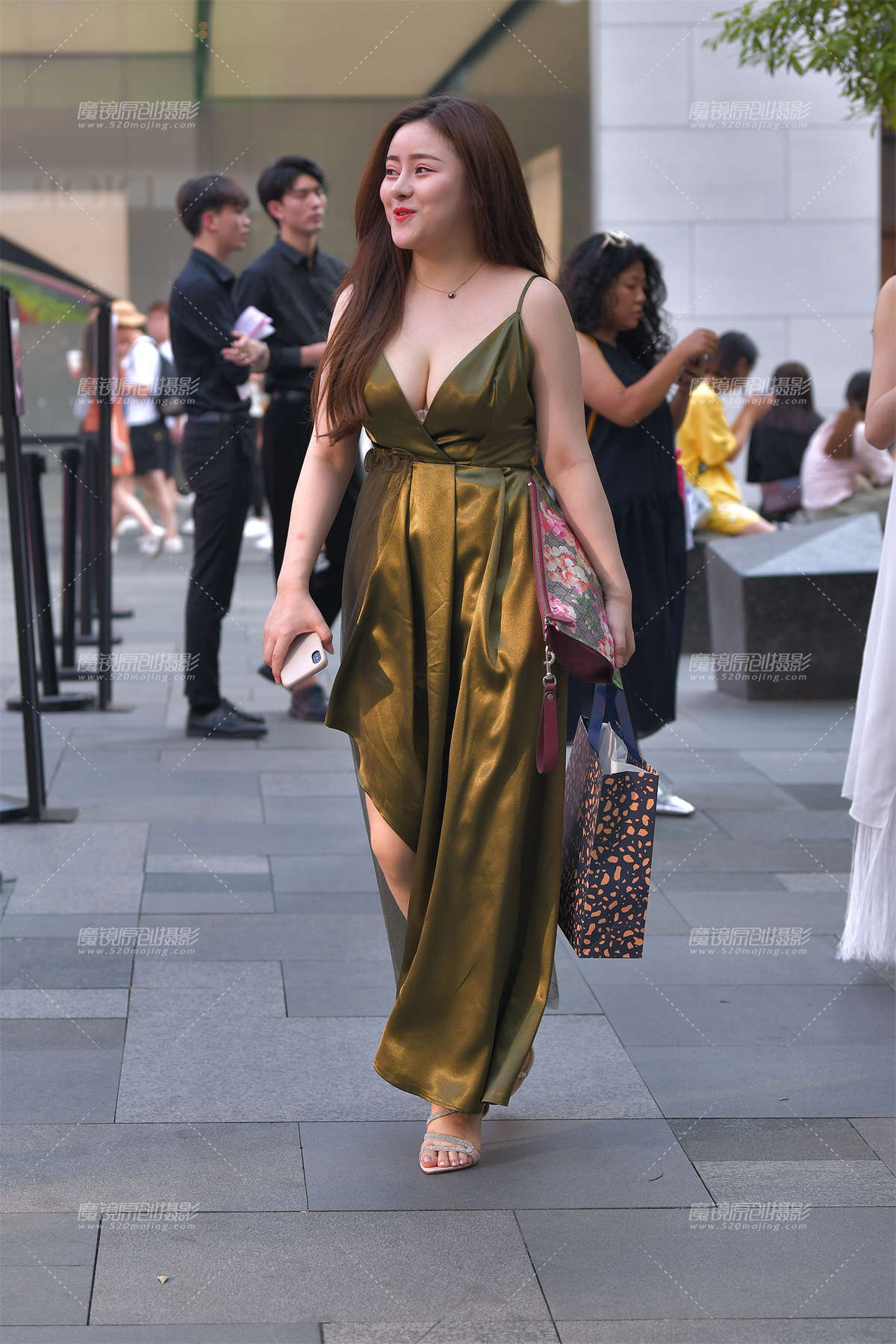 【视觉冲击赛贴】性感丰满的女人-日更街拍