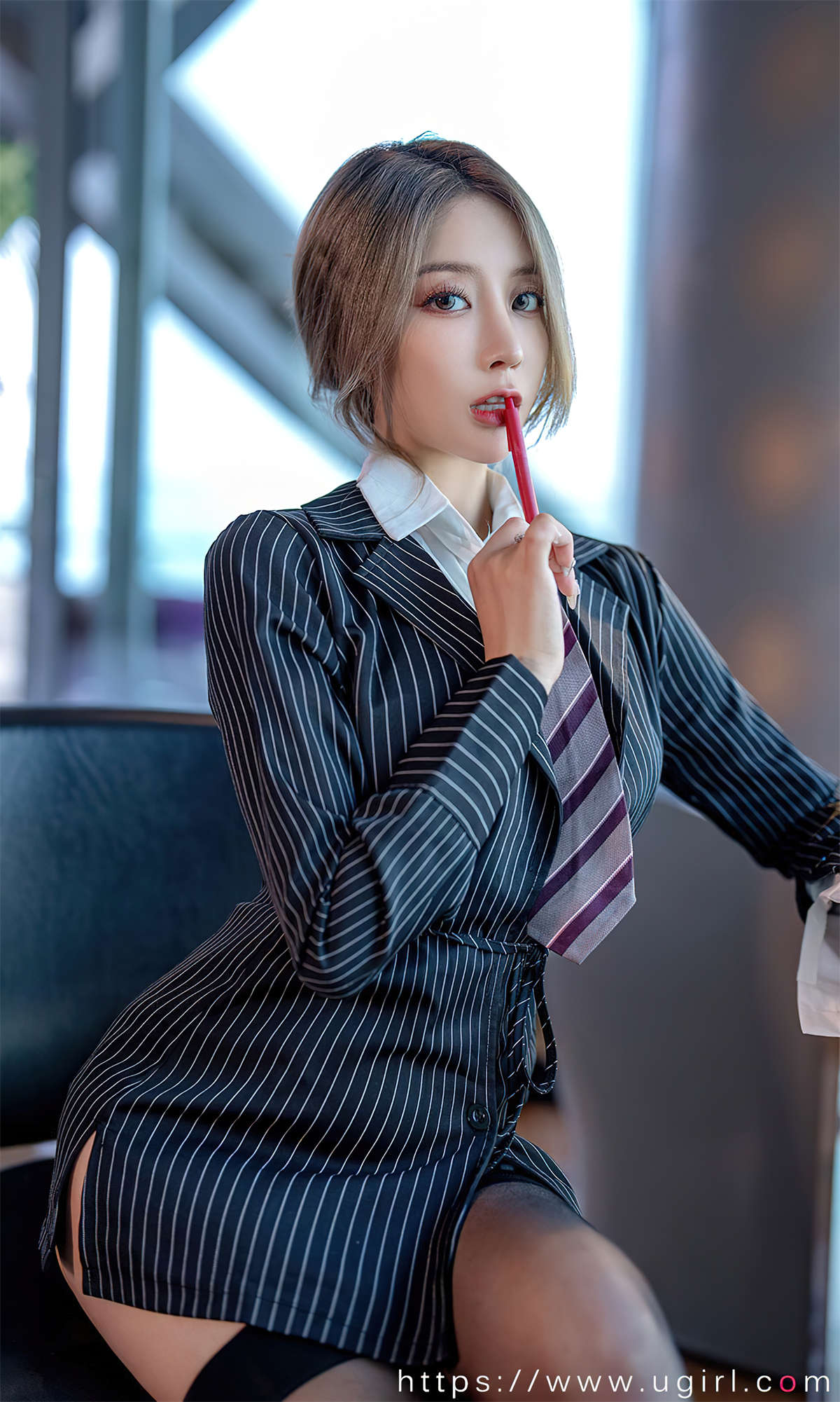 图片[2]-Ugirls爱尤物 No.2702 西装加黑丝 筱慧-日更街拍