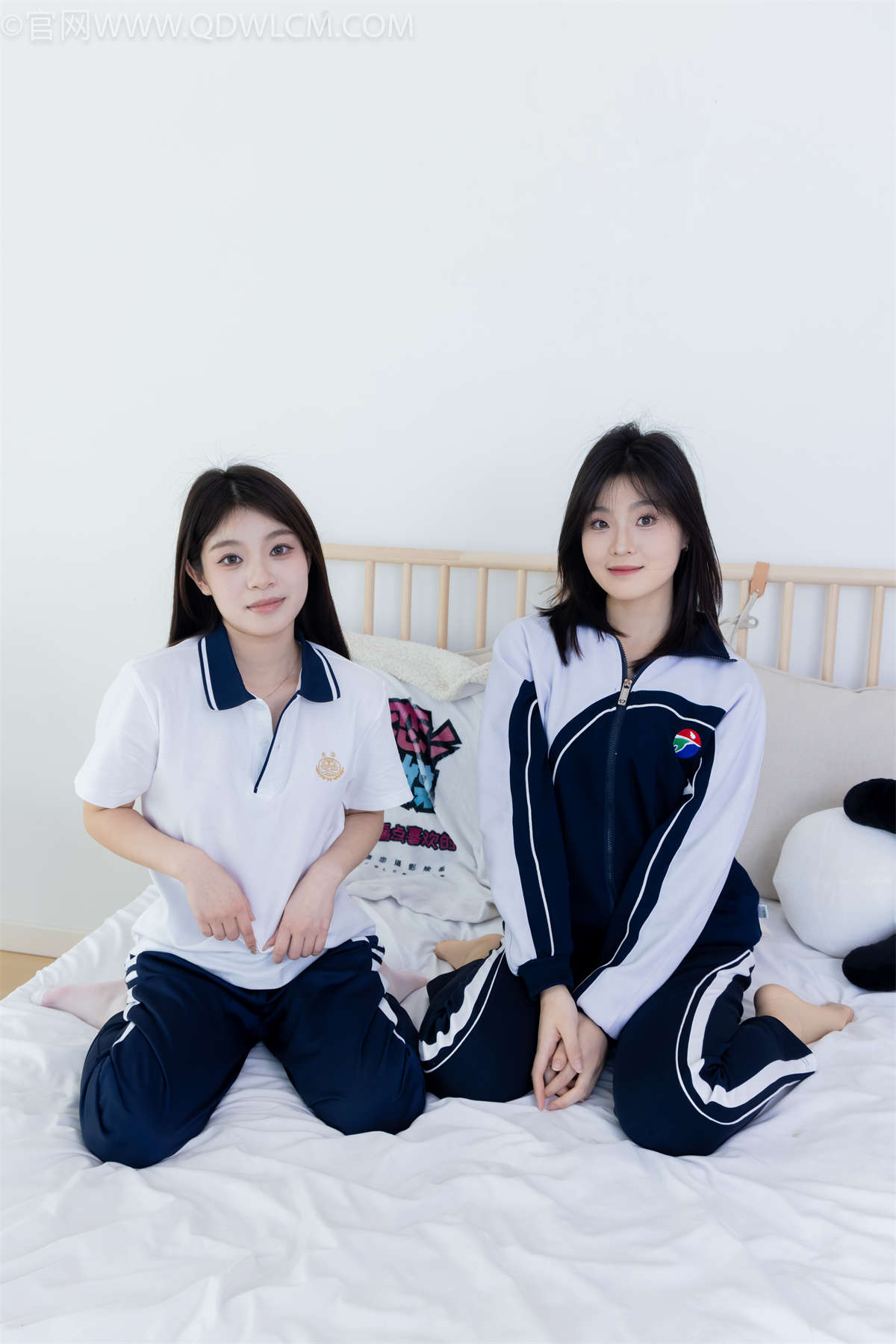 图片[2]-物恋传媒 NO.2322 闪闪&青柠-帆布鞋、白棉袜、青柠薄肉丝（脚尖透明款、裤里丝）、闪闪薄白丝（脚尖加固款、裤里丝）、脚对脚斗脚剧情-日更街拍